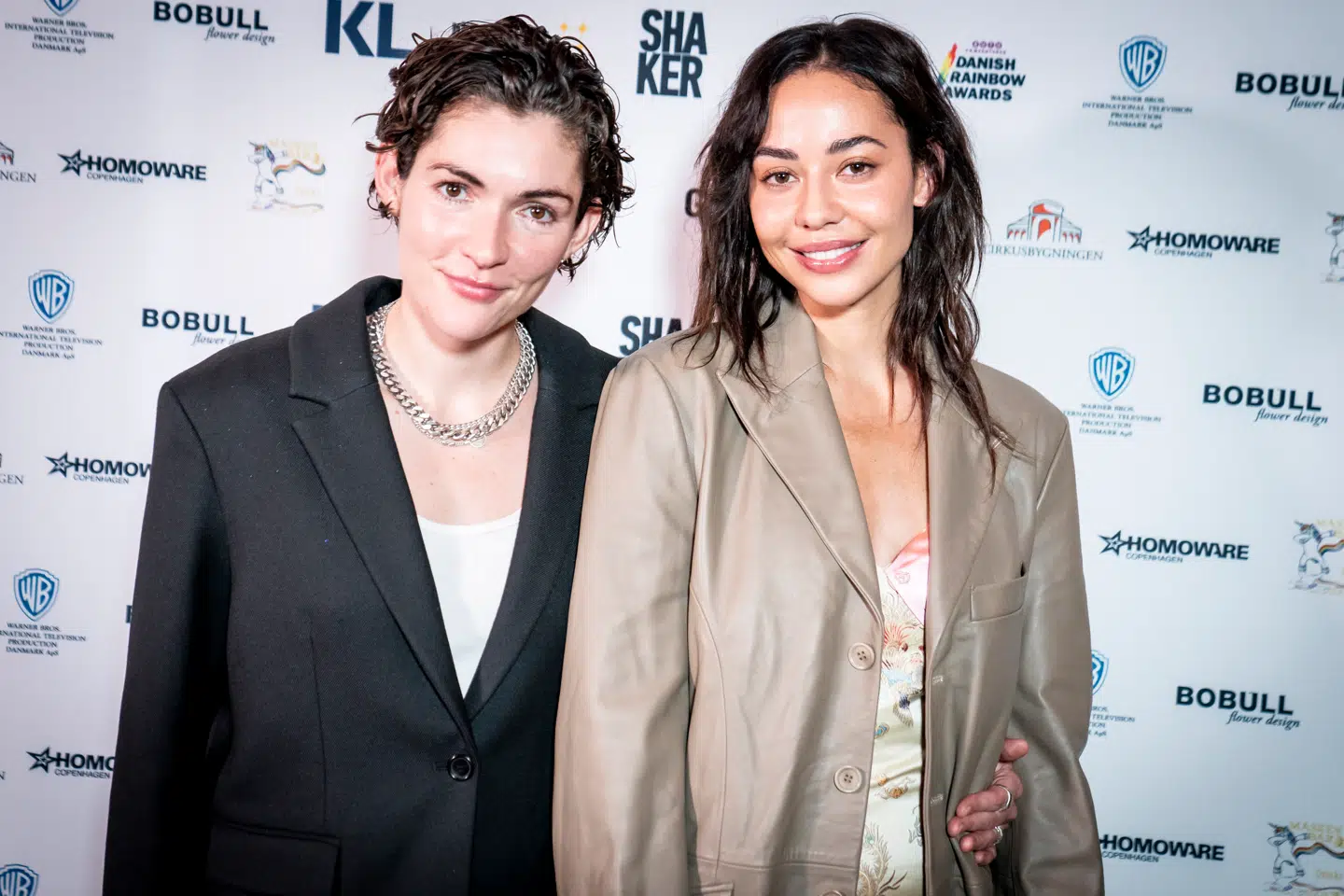 Freja Kirk og Sus Wilkins til Rainbow Awards i 2021, mens de stadig var gift.