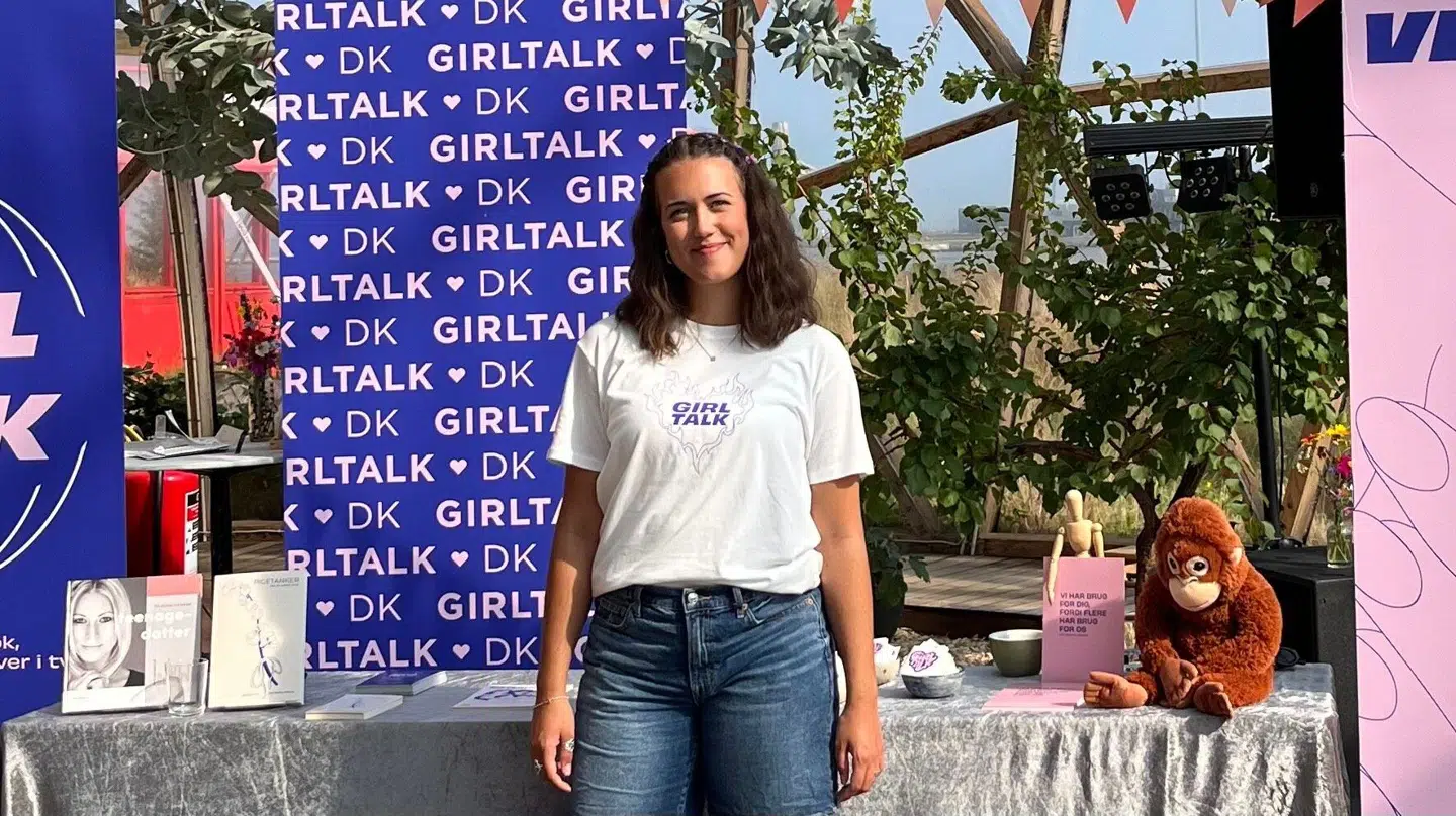 I sit professionelle virker arbejder Celina Christensen som foredragsholder hos organisationen GirlTalk og vært hos sexlegetøjsbutikken Peech.