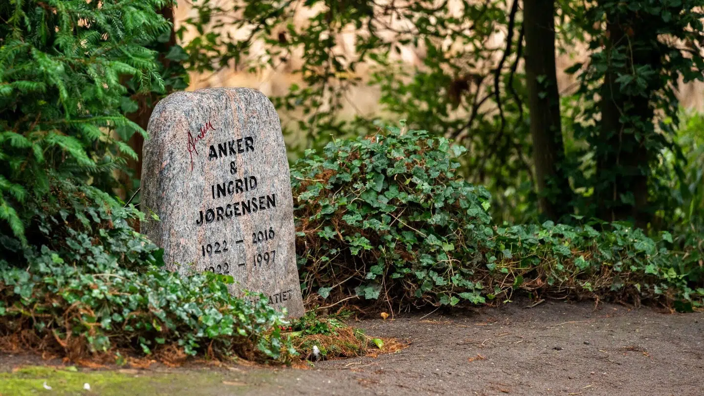 Tidligere statsminister Anker Jørgensens gravsted på Vestre Kirkegaard hvor socialdemokratiske toppolitikere og andre »fortjenstfulde mænd og kvinder« gennem årene er blevet begravet.