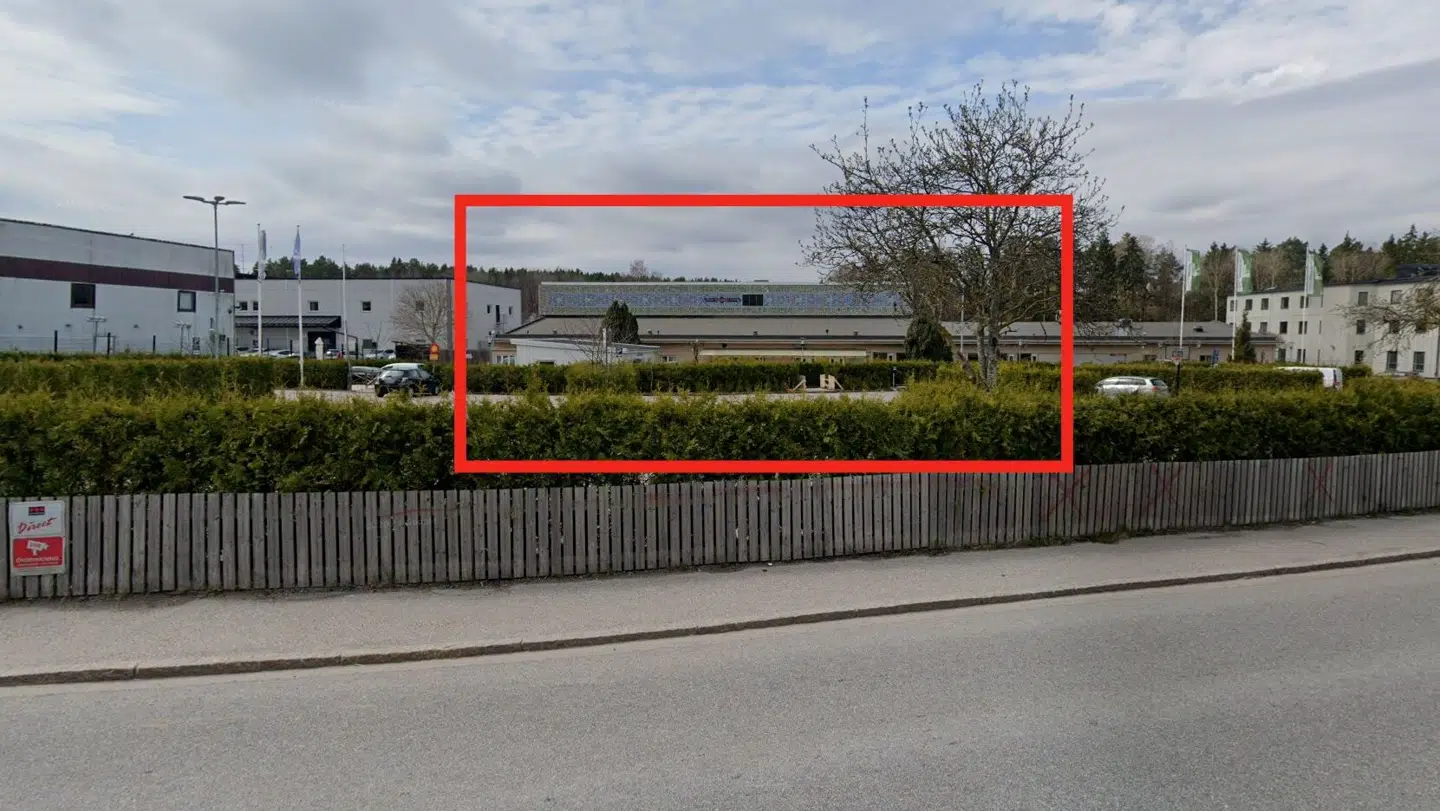 Her ses den udadtil ikke ret påfaldende moske Imam Ali Islamic Centre, der ifølge de svenske myndigheder har fungeret som spioncentral for det iranske regime.