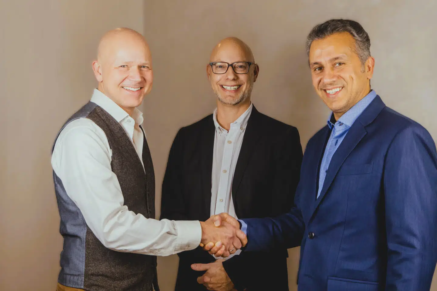 Danske Nupo og Liva Healthcare får med millioninvestering og partnerskab foden inden for på det britiske marked for en ny type diabetesbehandling. Fra venstre mod højre: Peter Wedelheim, administrerende direktør for Nupo, Shahrim Sharif, administrerende direktør for LIva og Martin Møller Paarse, direktør med ansvar for driften i Liva.