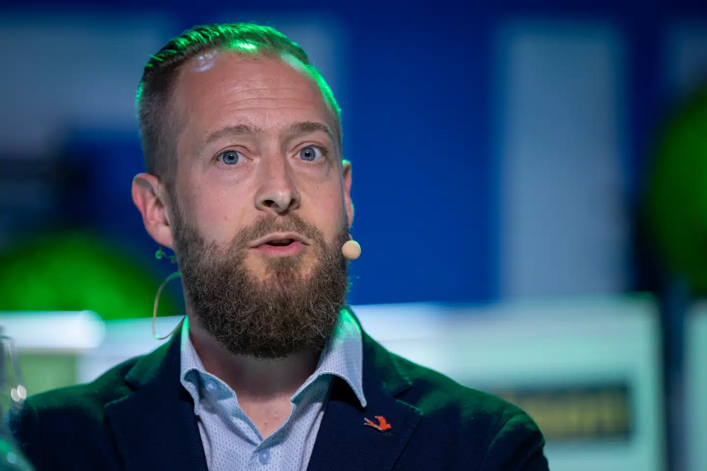 »Det er helt gak, at folk ender med at slukke for deres solcelleanlæg, bare fordi de gerne vil købe en elbil,« skriver Thorbjørn Jacobsen.