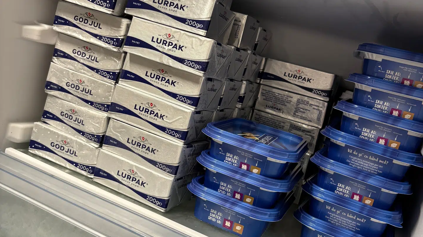 Her ses nogen af de 120 pakker smør, som Pia Abrahamsen og familien hamstrede i december, da der var priskrig om smør.