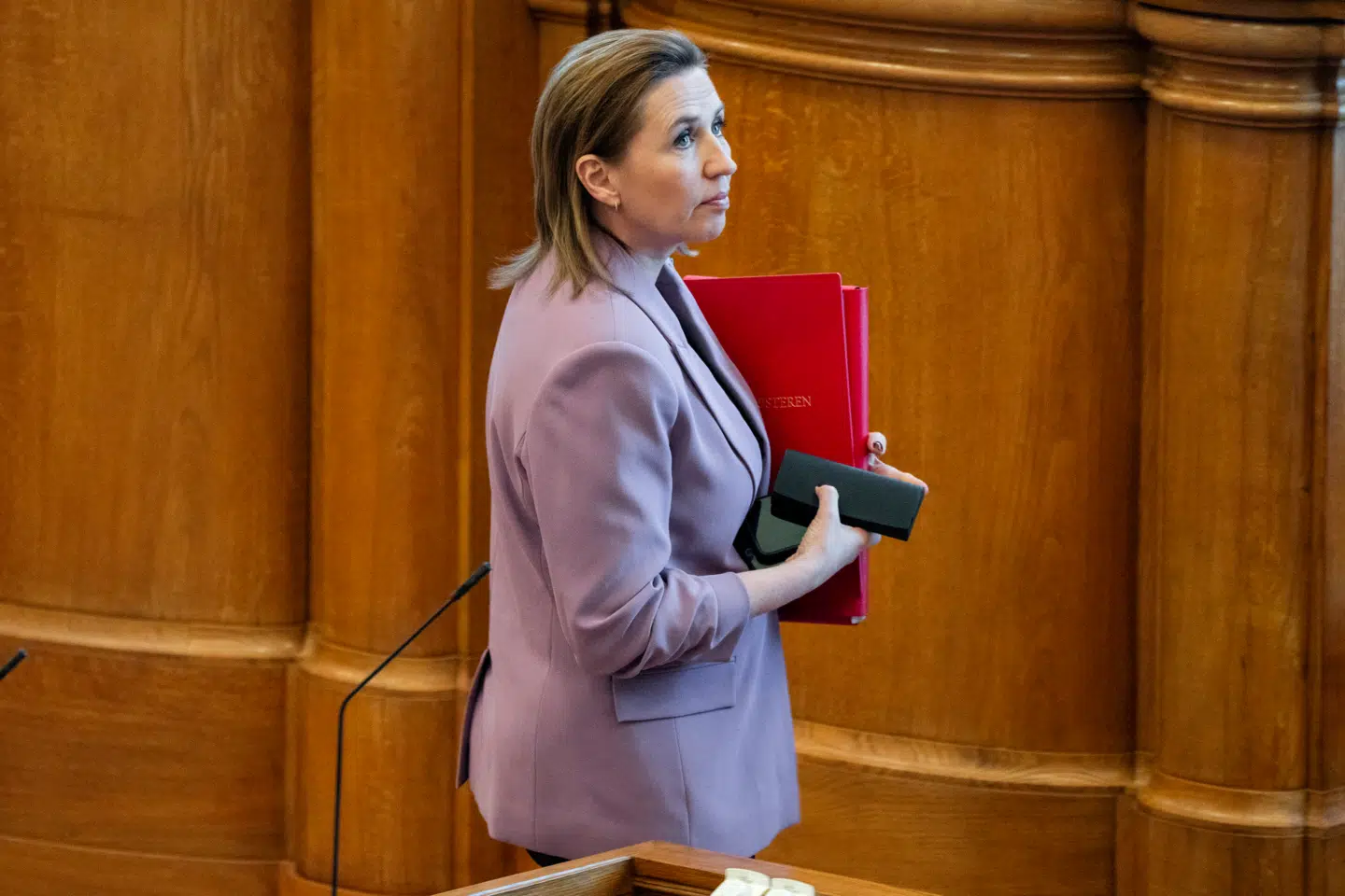 Statsminister Mette Frederiksen deltog tirsdag i spørgetime i Folketingssalen. I dag venter endnu et møde med de andre partiledere.