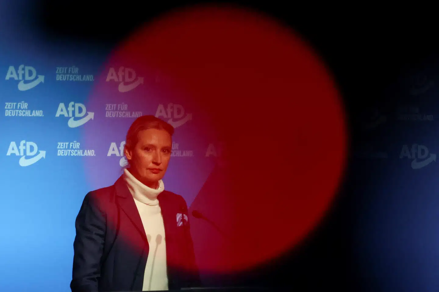 Tyskland går til valg på søndag, og Alternative für Deutschland står til at skovle stemmer ind. Nu viser en afsløring, at partiets leder har plejet nær omgang med Kinas ambassadør i landet.