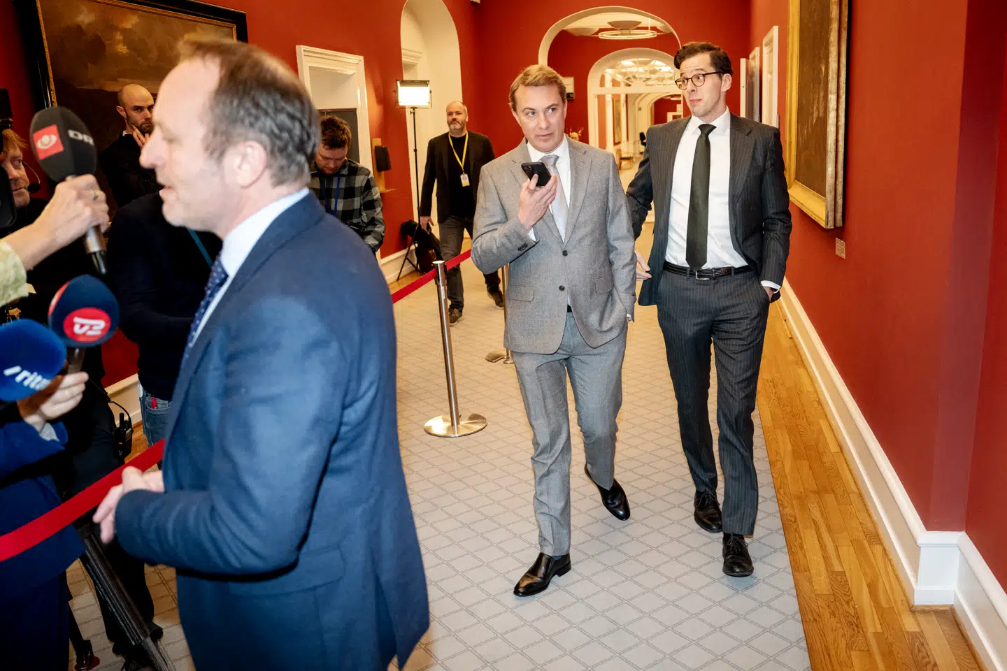 Regeringstoppen har onsdag morgen indkaldt partierne i forsvarsforligskredsen til hastemøde. Senere forventes regeringen at præsentere sine planer for en hastig yderligere oprustning af forsvaret.