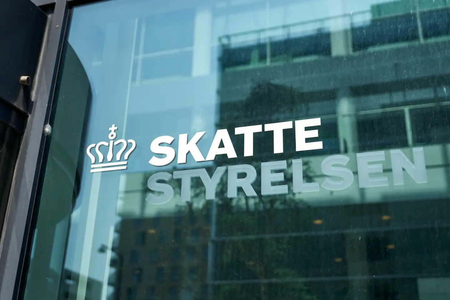 Skattestyrelsen foretager en samlet helhedsvurdering af transaktioners reelle økonomiske formål. Hvis de vurderer, at der er tale om en konstruktion for at undgå boafgift, kan det have skattemæssige konsekvenser.