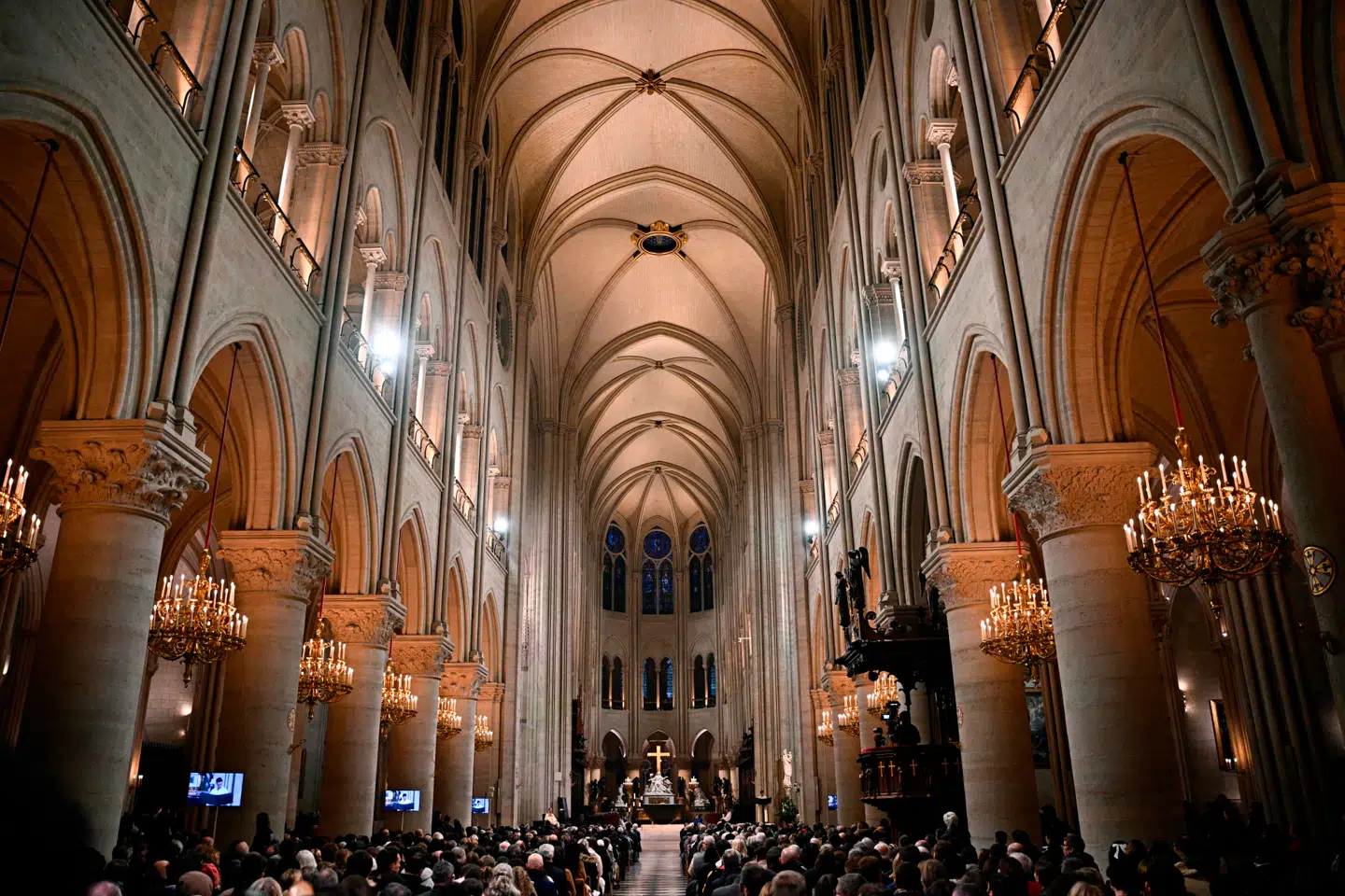 Julegudstjenesten efter genåbningen af Notre-Dame i 2024. Foto: Julien De Rosa, Scanpix