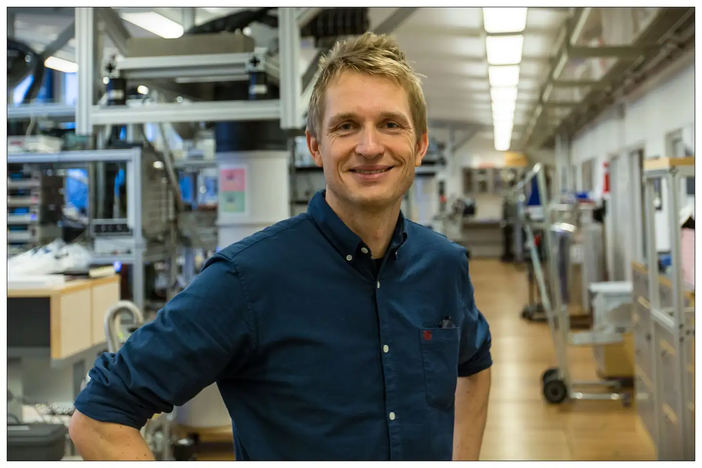 Peter Krogstrup, professor og leder af Novo Nordisk Fondens store kvantecenter under Niels Bohr Institutet, har haft en central finger med i spillet i udviklingen af Microsofts potentielt revolutionerende kvantechip.