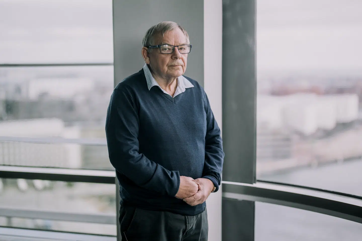 Jesper Grandt Jørgensen er havnet i en alvorlig skatteklemme. Skat har sendt ham en regning på 127 millioner kroner, fordi han mere end 100 gange har overført de samme 22 millioner kroner i større eller mindre portioner.