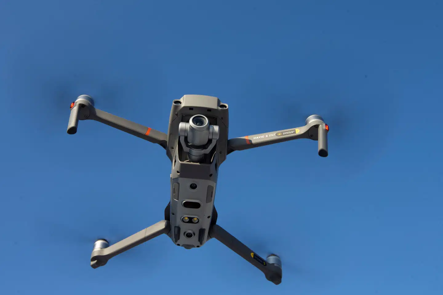 Danske kommuner har indkøbt mindst 71 kinesiske droner, som bruges til at måle land op, føre miljøtilsyn, overflyve bygninger og udføre overvågningsopgaver. (Arkivfoto).