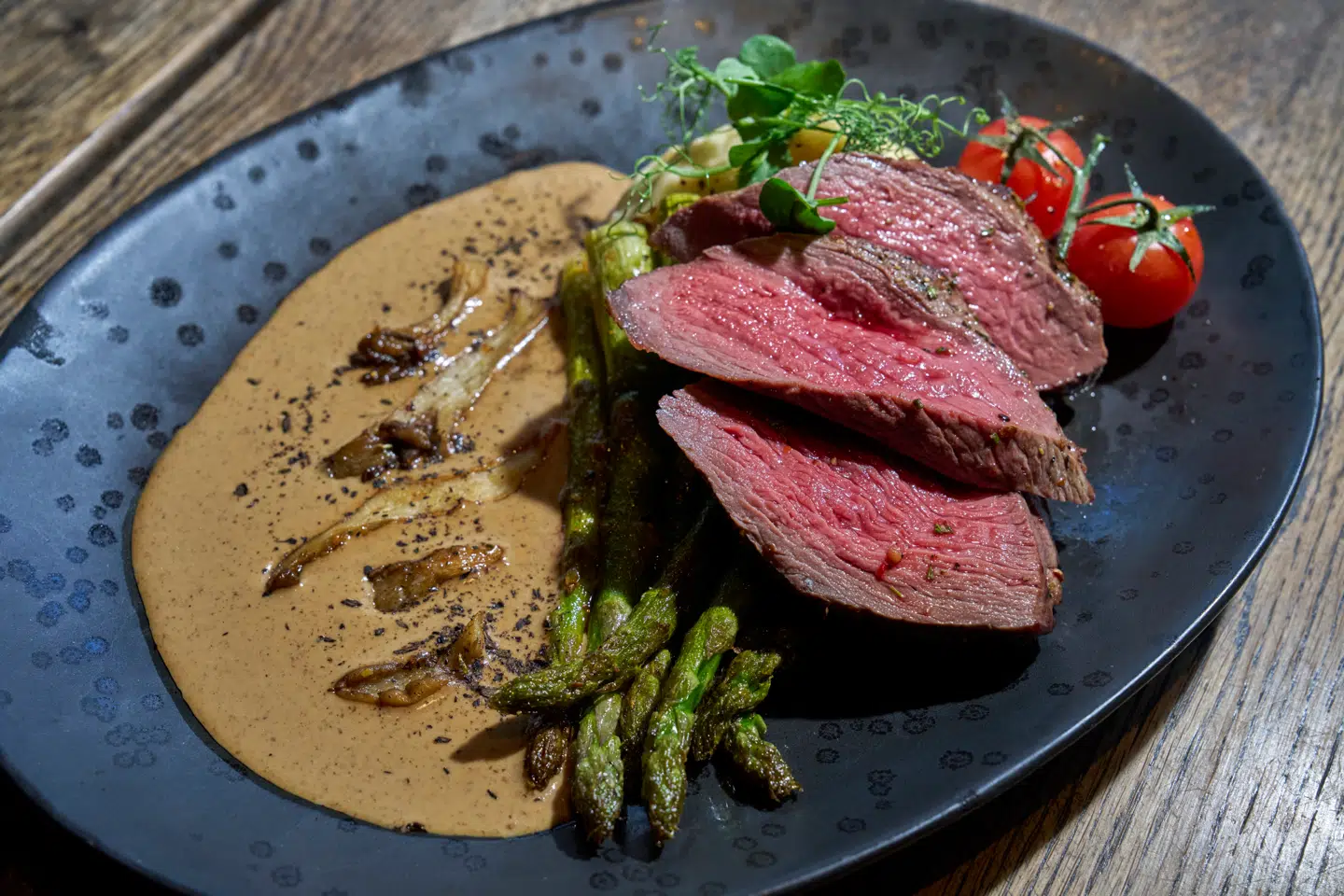 Maple Casual Dining. Bøf med cognacsauce.