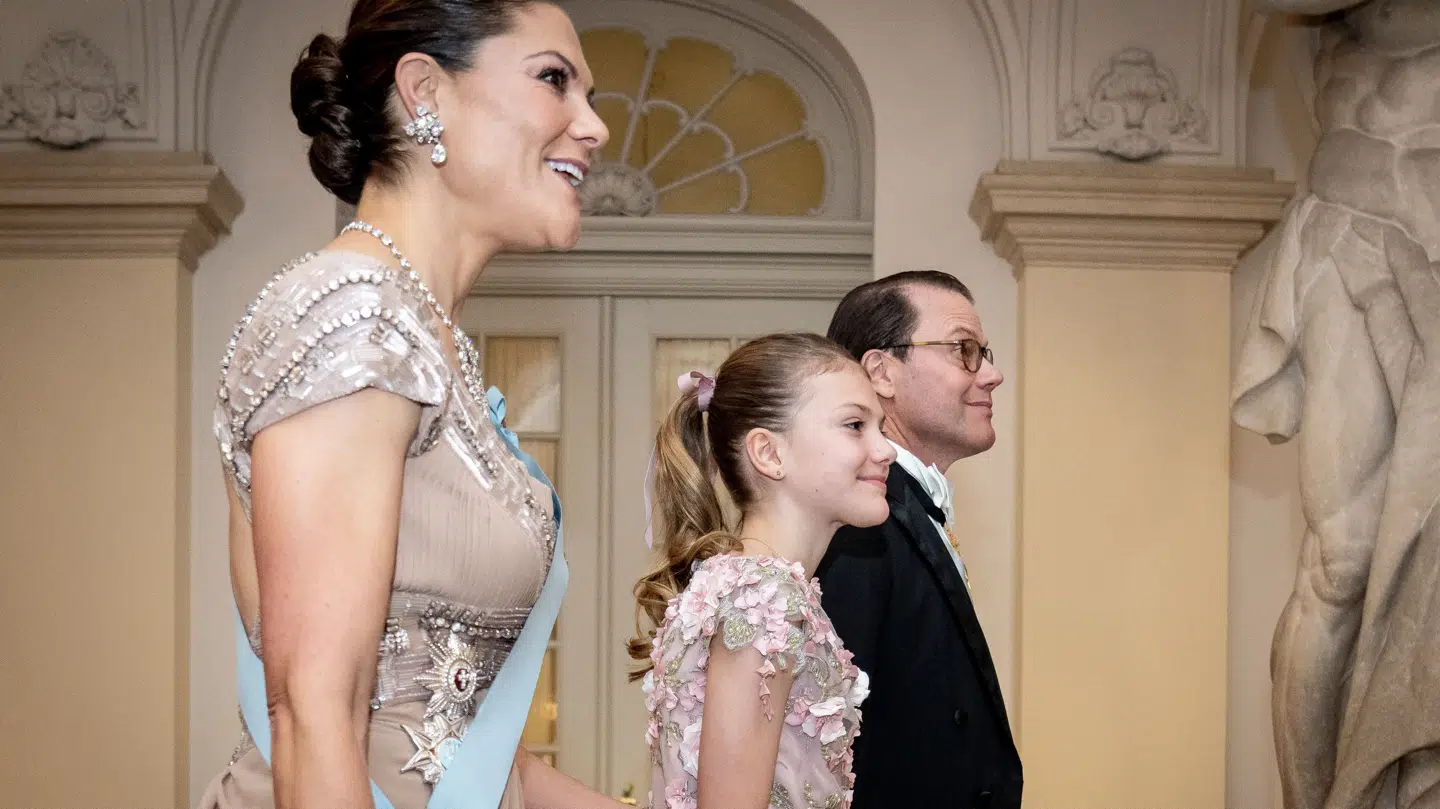 Kronprinsesse Victoria, prins Daniel af Sverige og prinsesse Estelle af Sverige under prins Christians 18 års fødselsdag, som fejres med en gallamiddag på Christiansborg Slot i København, søndag den 15. oktober 2023.