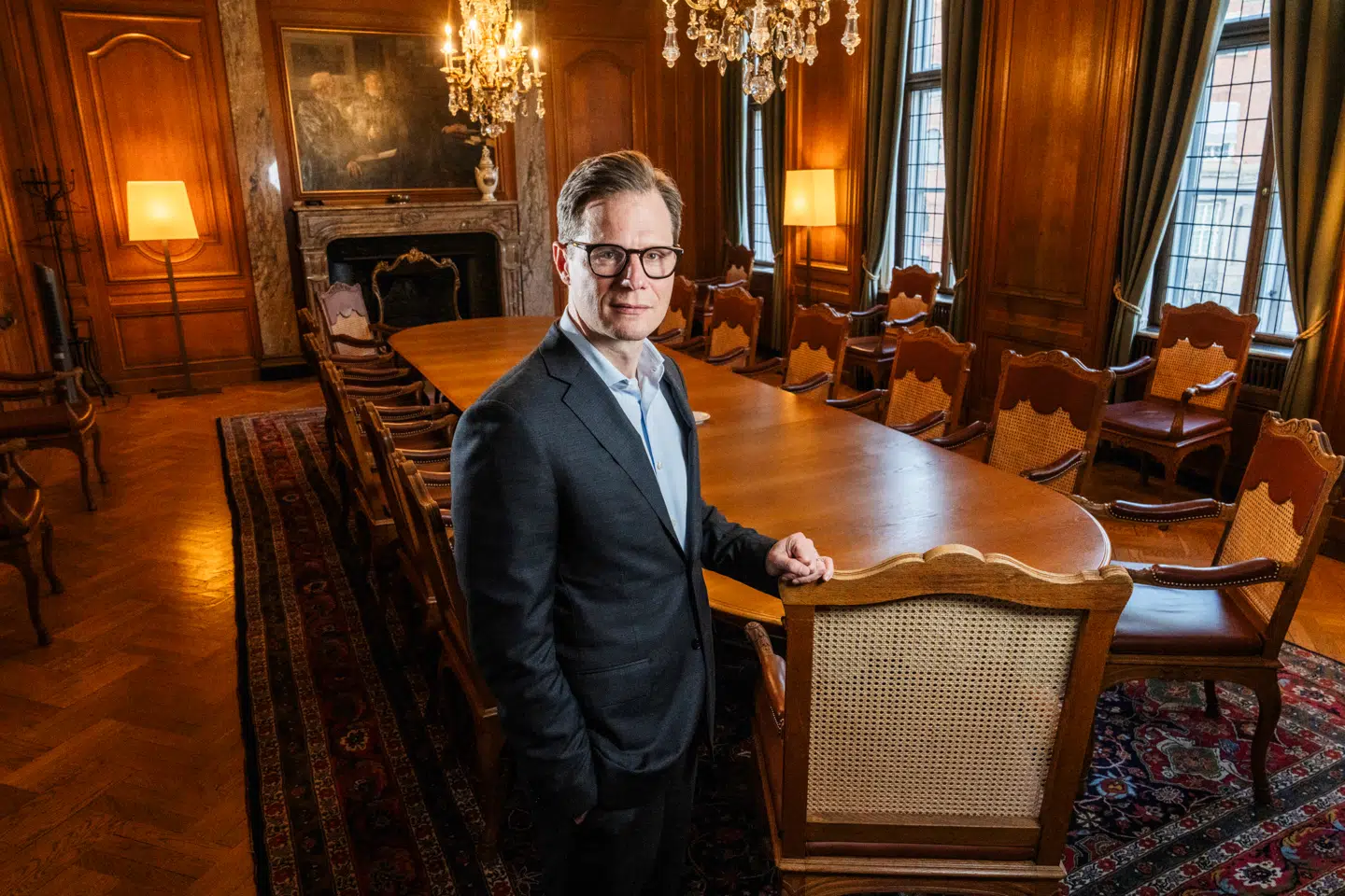 Carsten Egeriis er topchef i Danske Bank, der sidste år forlod sit hovedsæde. Herunder direktionens mødelokale gennem årtier. Nu skal der findes nye lejere til de 22.000 kvadratmeter.