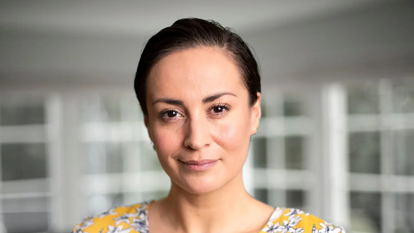 Den dansk-grønlandske sangerinde Julie Berthelsen åbner nu for første gang op om grønlandskrisen.