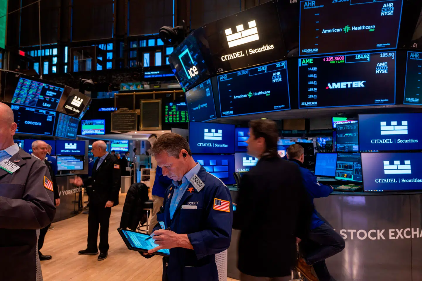 NEW YORK, NEW YORK - FEBRUARY 10: Traders work on the floor at the New York Stock Exchange (NYSE) on February 10, 2025 in New York City. Despite continued uncertainty with the Trump administration's proposed tariffs, stocks were up over 100 points in morning trading. Spencer Platt/Getty Images/AFP (Photo by SPENCER PLATT / GETTY IMAGES NORTH AMERICA / Getty Images via AFP)