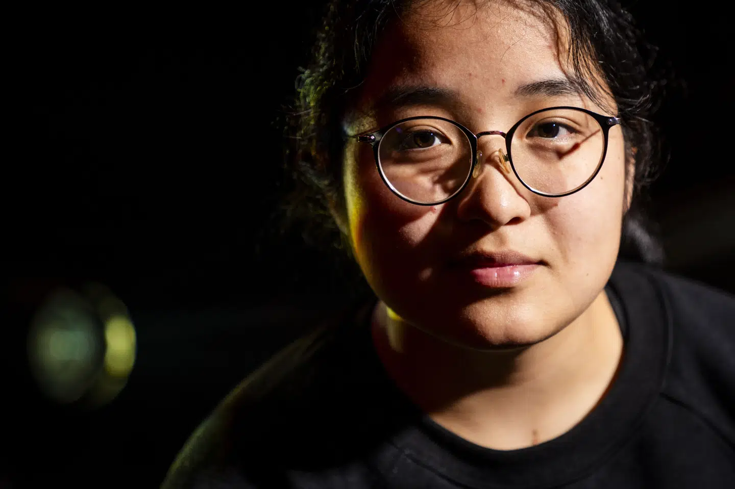 21-årige Leslie Nguyen er studerende og kommer fra Esbjerg. Nu skal hun performe i liveshows til "X Factor".