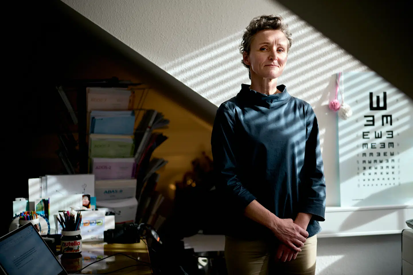 Når vi taler om opmærksomhed, er der særligt én ting, som skal være på plads, fortæller Tine Skipper Vesterby. Hun er speciallæge i børne- og ungdomspsykiatri, og i sin praksis møder hun ofte bekymrede forældre, som tror, at deres barn har en opmærksomhedsforstyrrelse. Men det kan meget vel handle om noget andet.