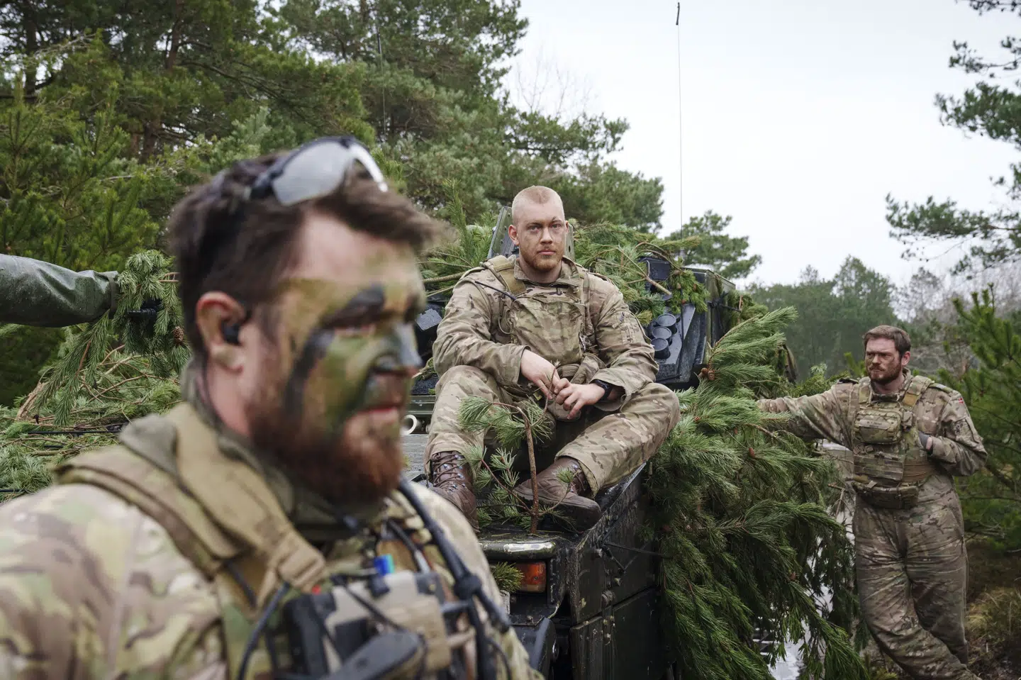 Forsvarets kampbataljon på højt beredskab træner i øvelsesterrænet ved Oksbøllejren i 2022. Nu kan Forsvaret se frem til at blive styrket. (Arkivfoto).