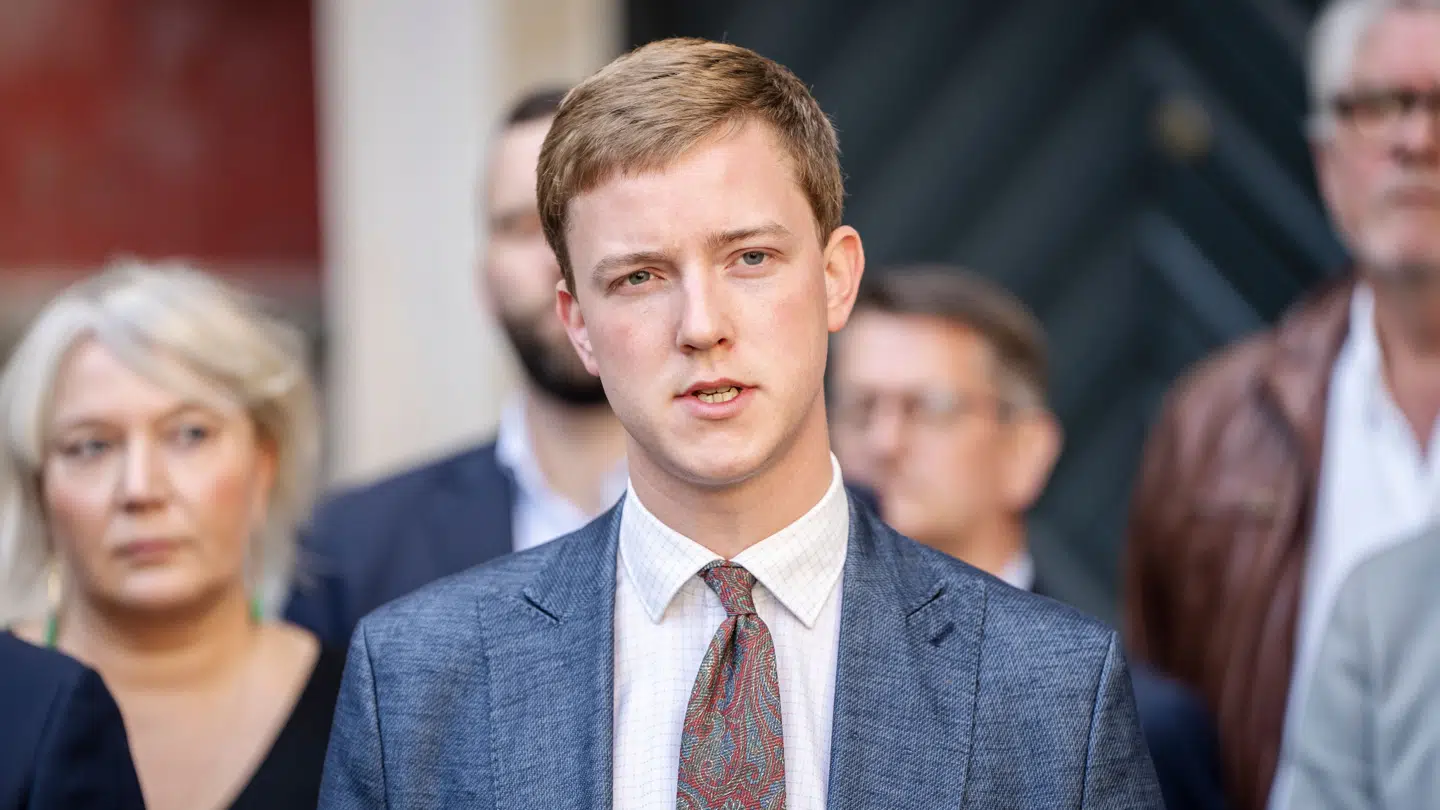 Mikkel Bjørn (DF) mener, det er regeringens skyld og ansvar, at sådanne beskeder og grupper 'blomstrer' i Danmark.