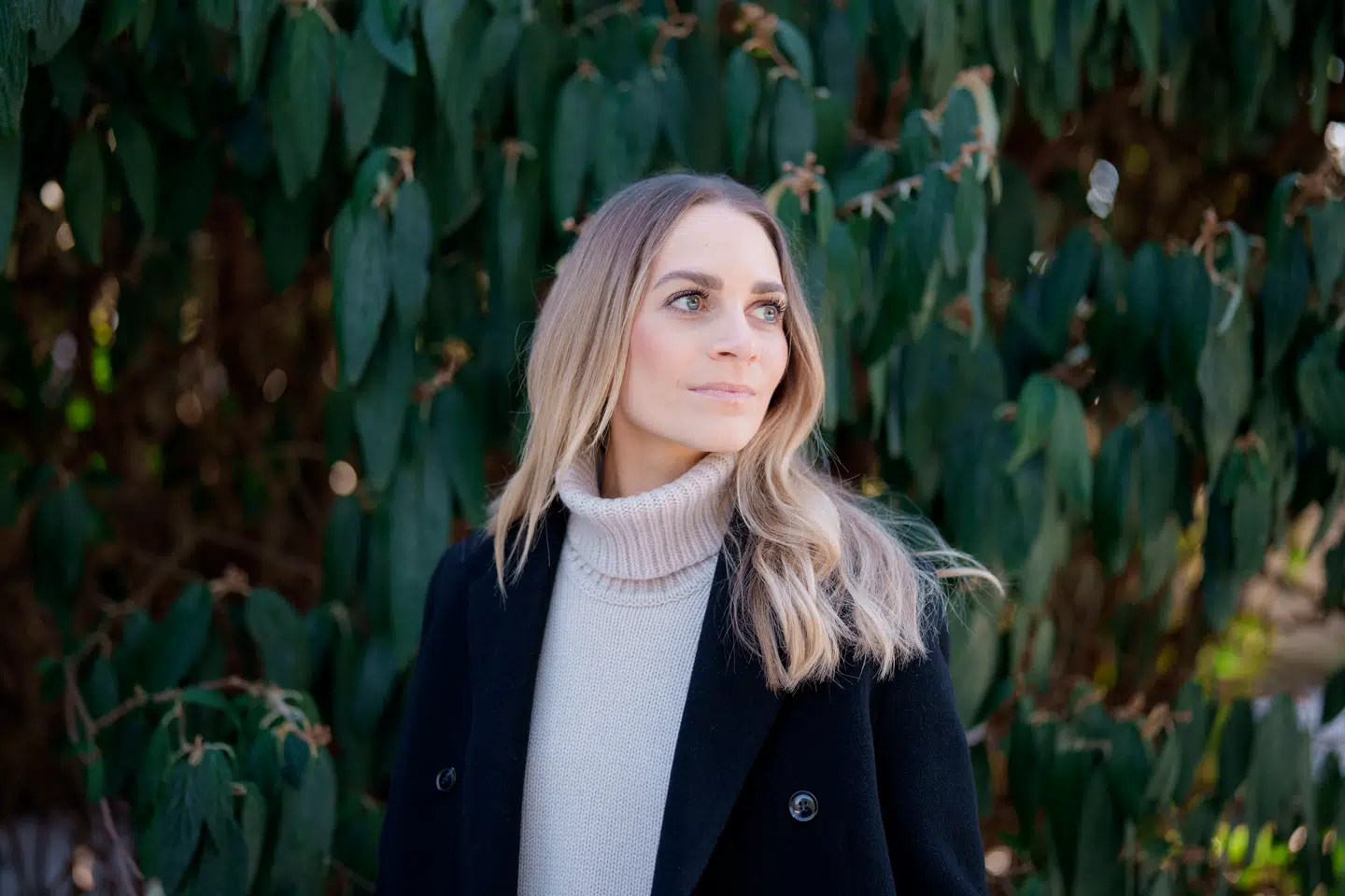 Anne Thingbak er psykolog og ph.d. fra Aarhus Universitet, hvor hun har forsket i metakognitiv terapi til børn.