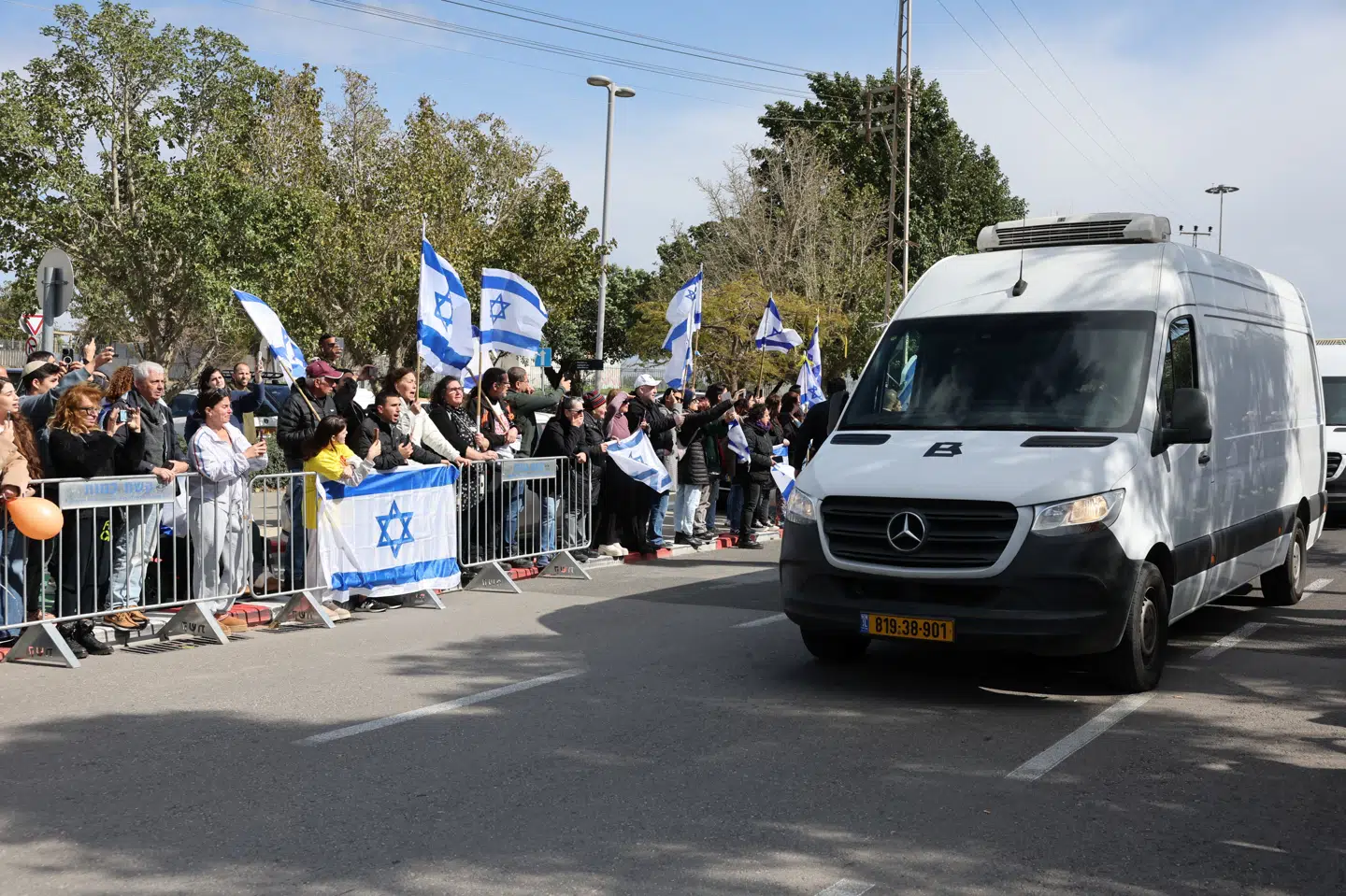 Torsdag var første gang, siden en våbenhvileaftale trådte i kraft i januar, at Hamas frigav ligene af israelske gidsler fra Gaza. Det drejede sig om i alt fire døde gidsler.