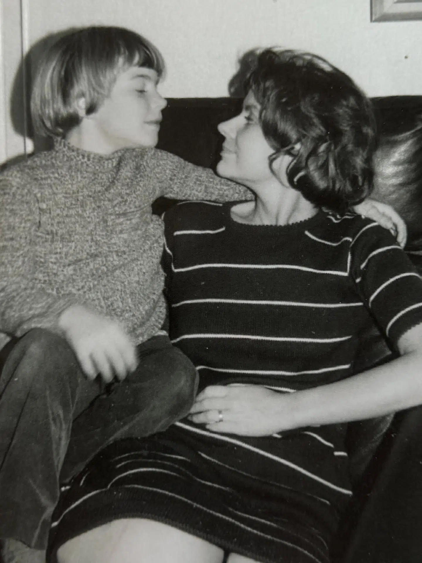 En ung Thomas Blachman med sin elskede mor, Annie Blachman. Foto: Henning Blachman