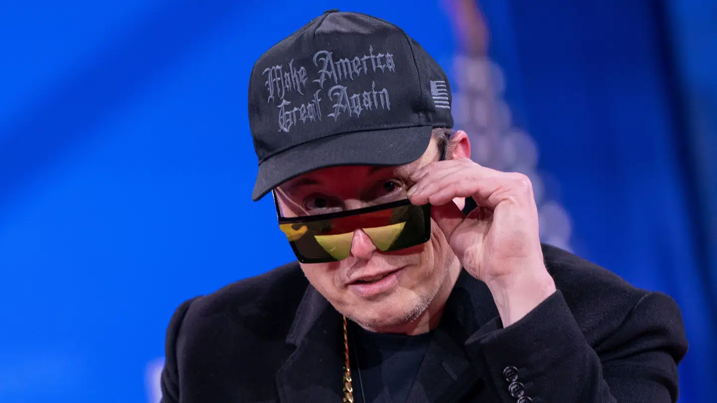 Elon Musk er gået i kødet på Reuters.