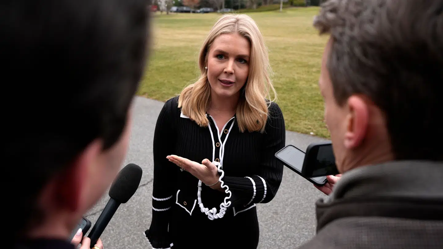 Trumps pressesekretær, Karoline Leavitt, talte lørdag til journalister foran Det Hvide Hus og sagde, at der kan komme fred i Ukraine i denne uge.