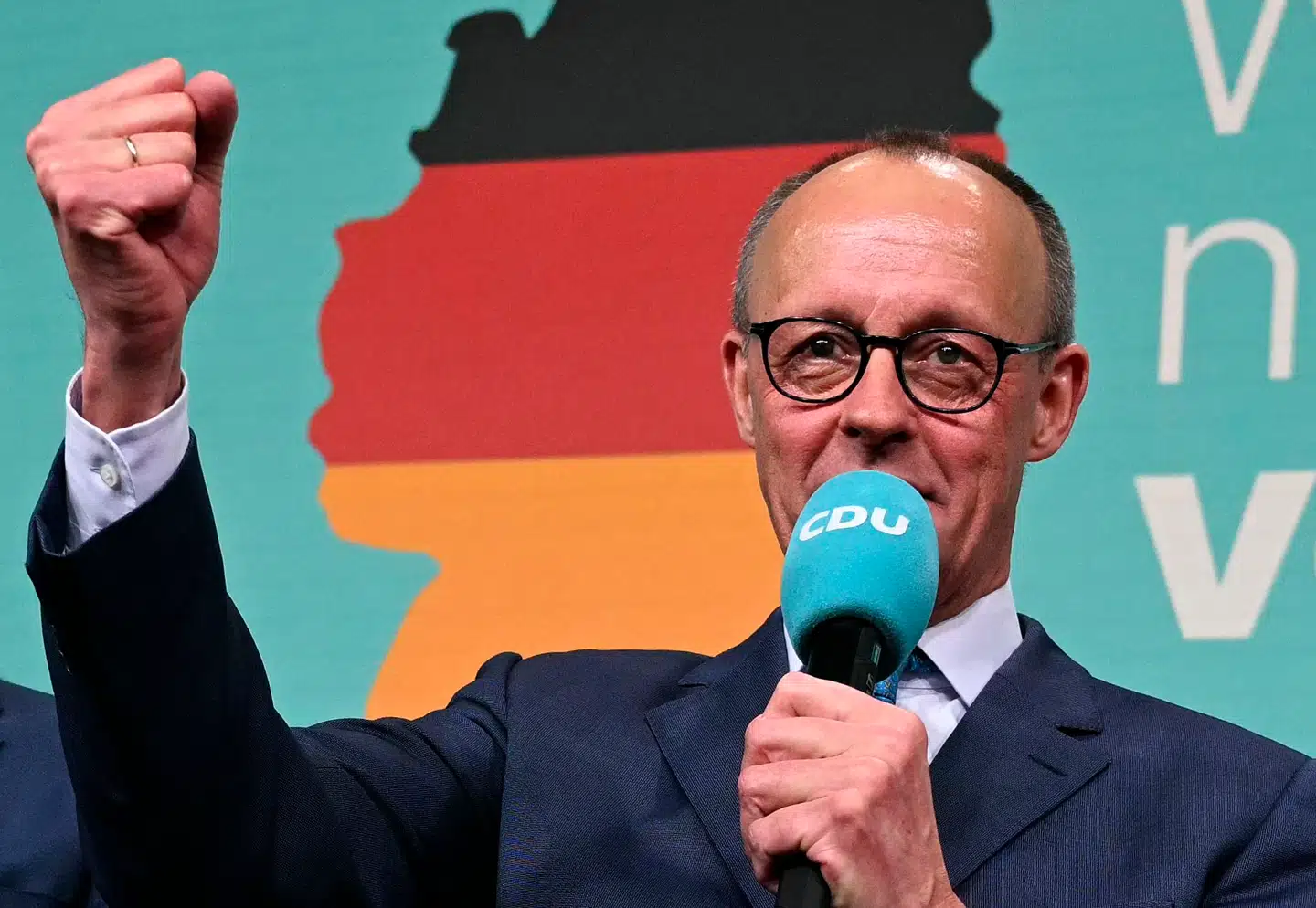 Friedrich Merz holder tale for sine tilhængere på valgaftenen.