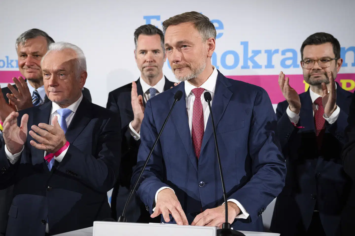 Den tidligere finansminister Christian Lindner ville forlade tysk politik, hvis partiet ikke nåede at komme over spærregrænsen. Nu har han truffet beslutningen, inden de endelige resultater er offentliggjort.