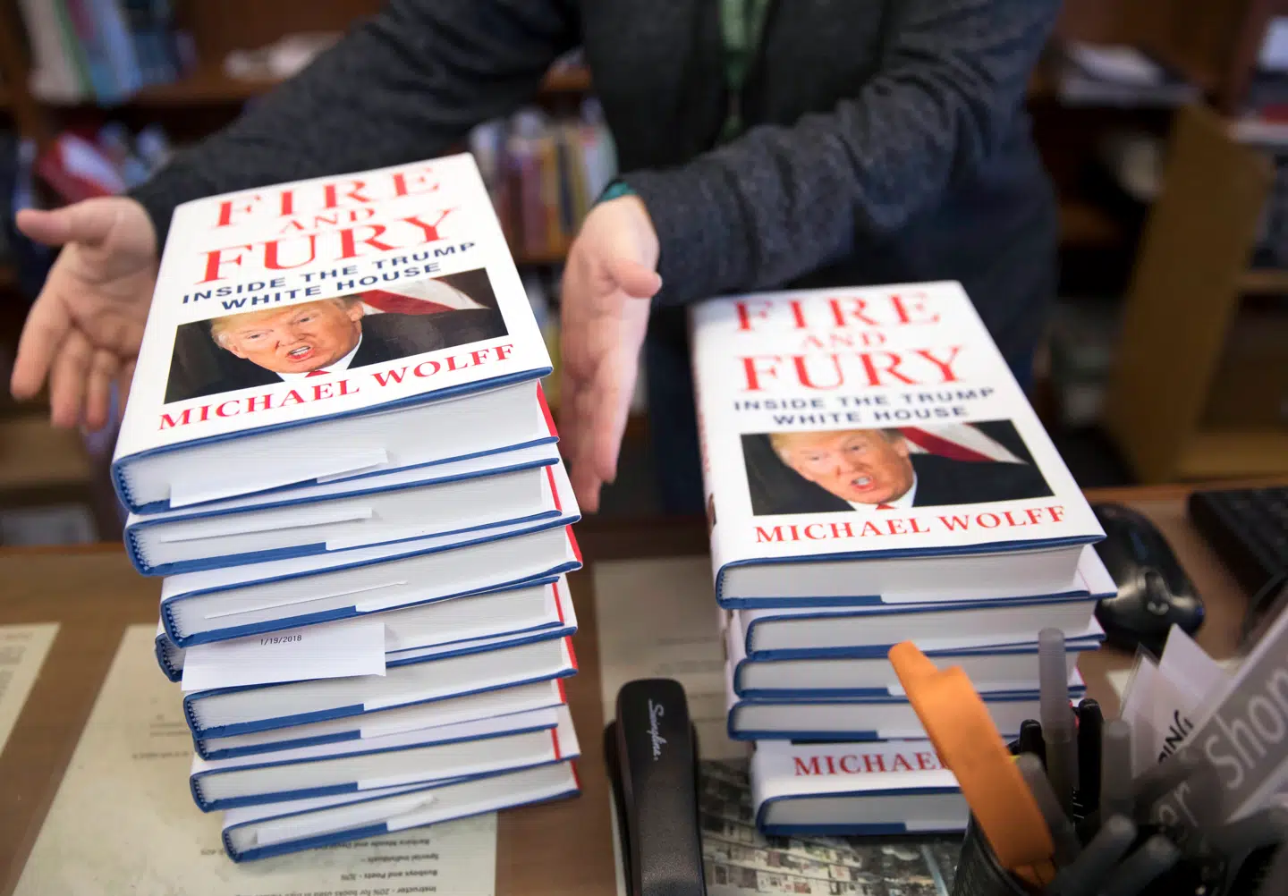 Her ses Michaels Wolffs første bog om Donald Trump, som blev udgivet i 2018.