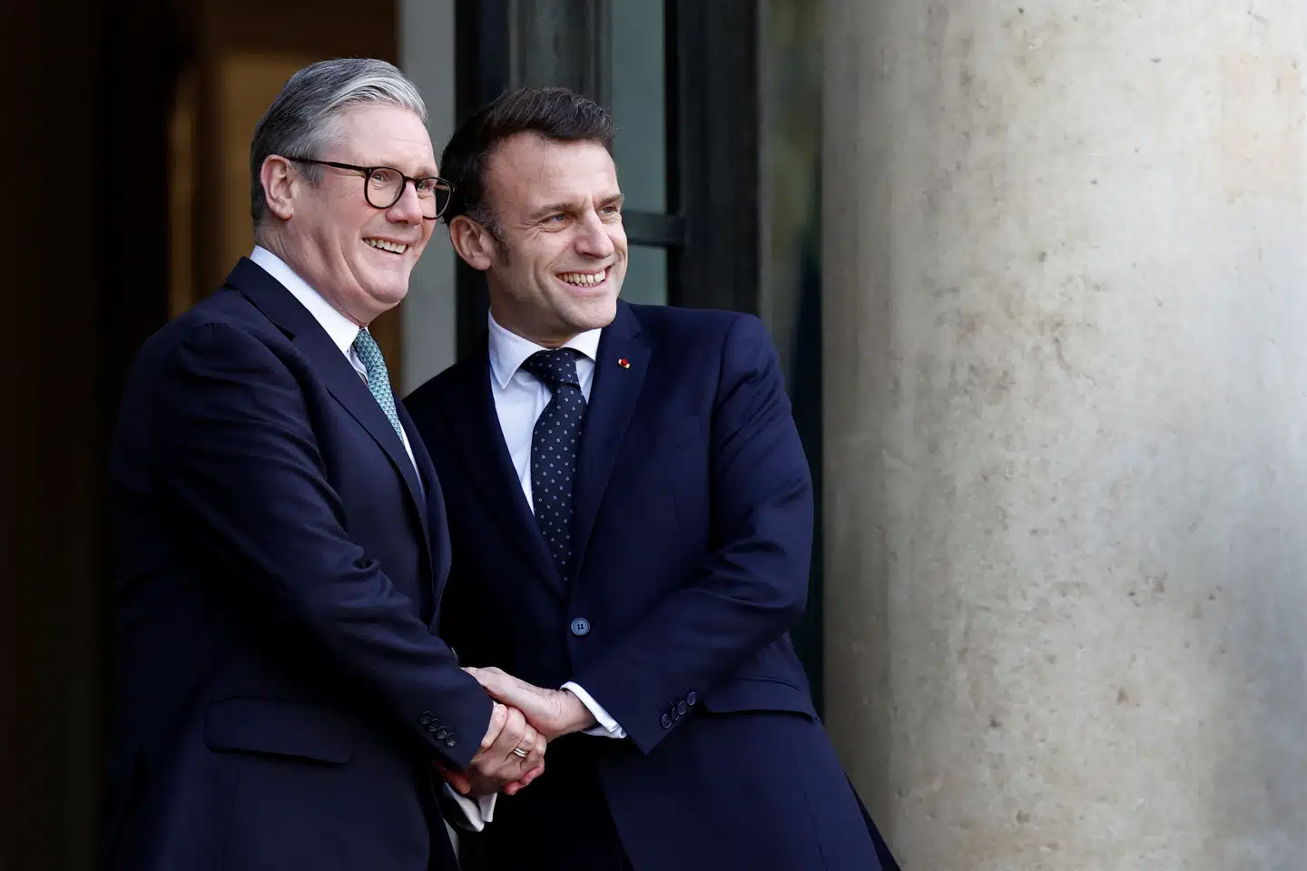 Keir Starmer og Emmanuel Macron krydser atlanten i denne uge. Arkivfoto: Abdul Saboor, Scanpix