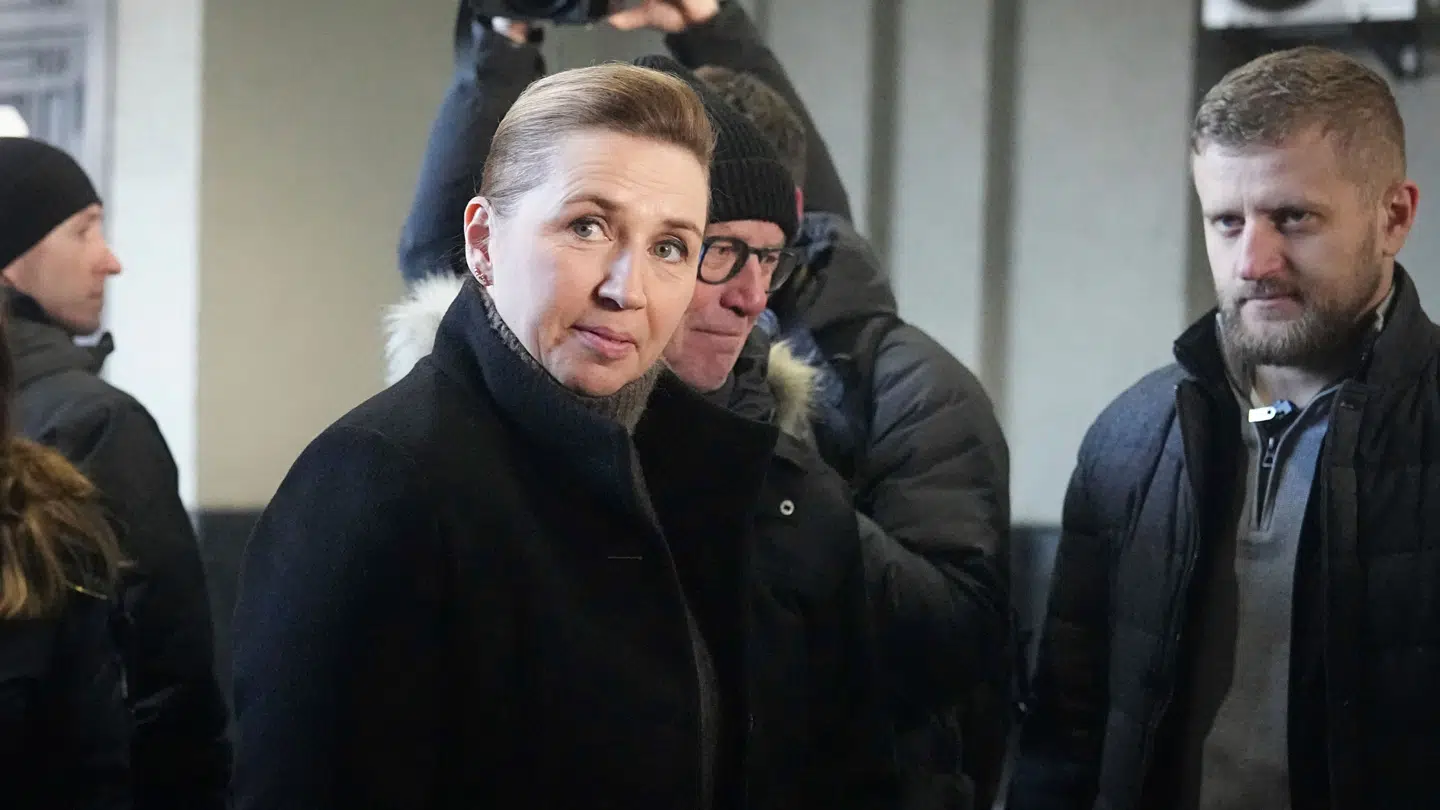 Statsminister Mette Frederiksen (S) ses her efter ankomsten i Kyiv mandag morgen.