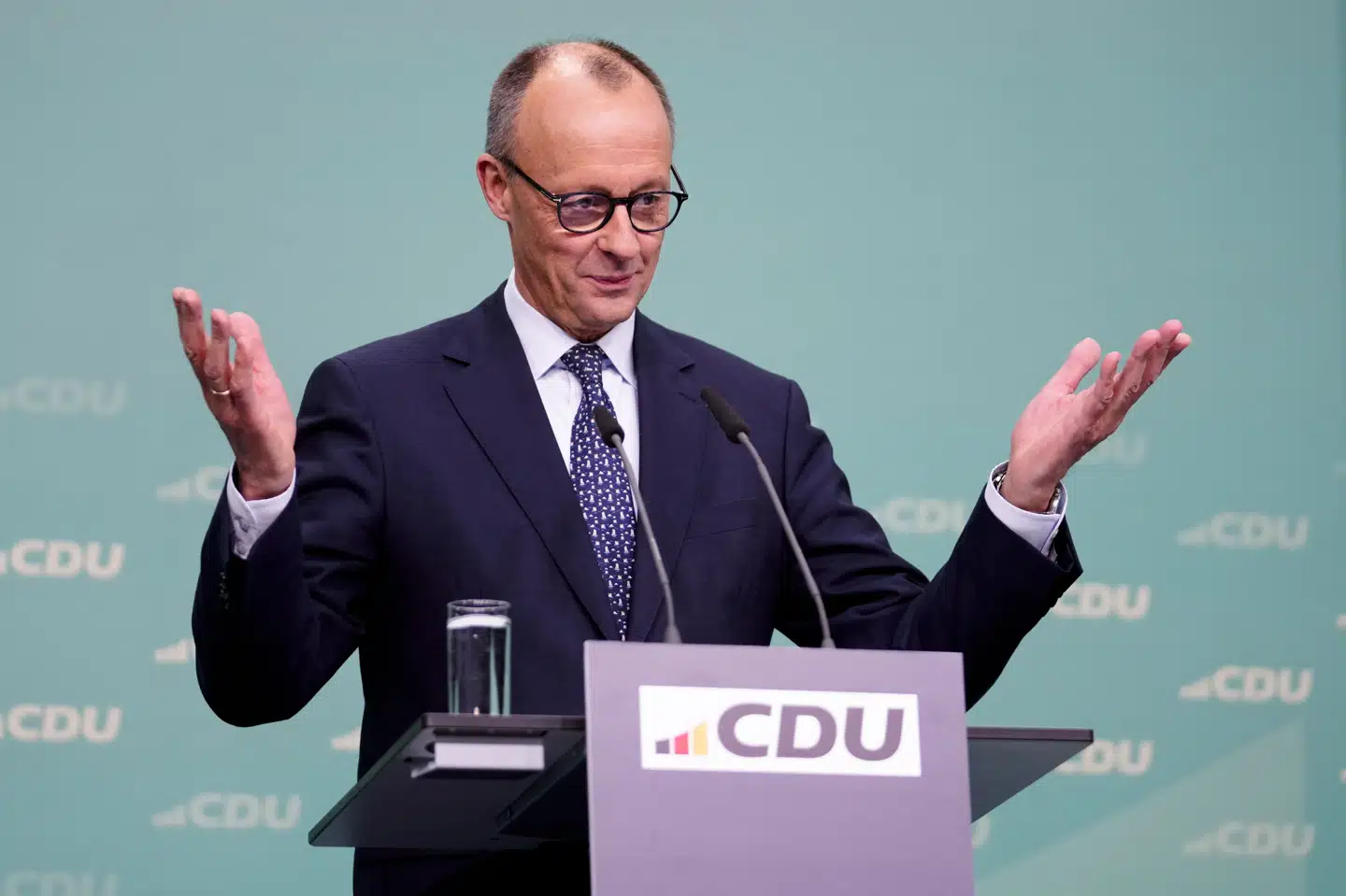 De vigtigste emner i forhandlinger om en ny regering vil ifølge CDU-leder Friedrich Merz være udenrigspolitik, migration og økonomi.
