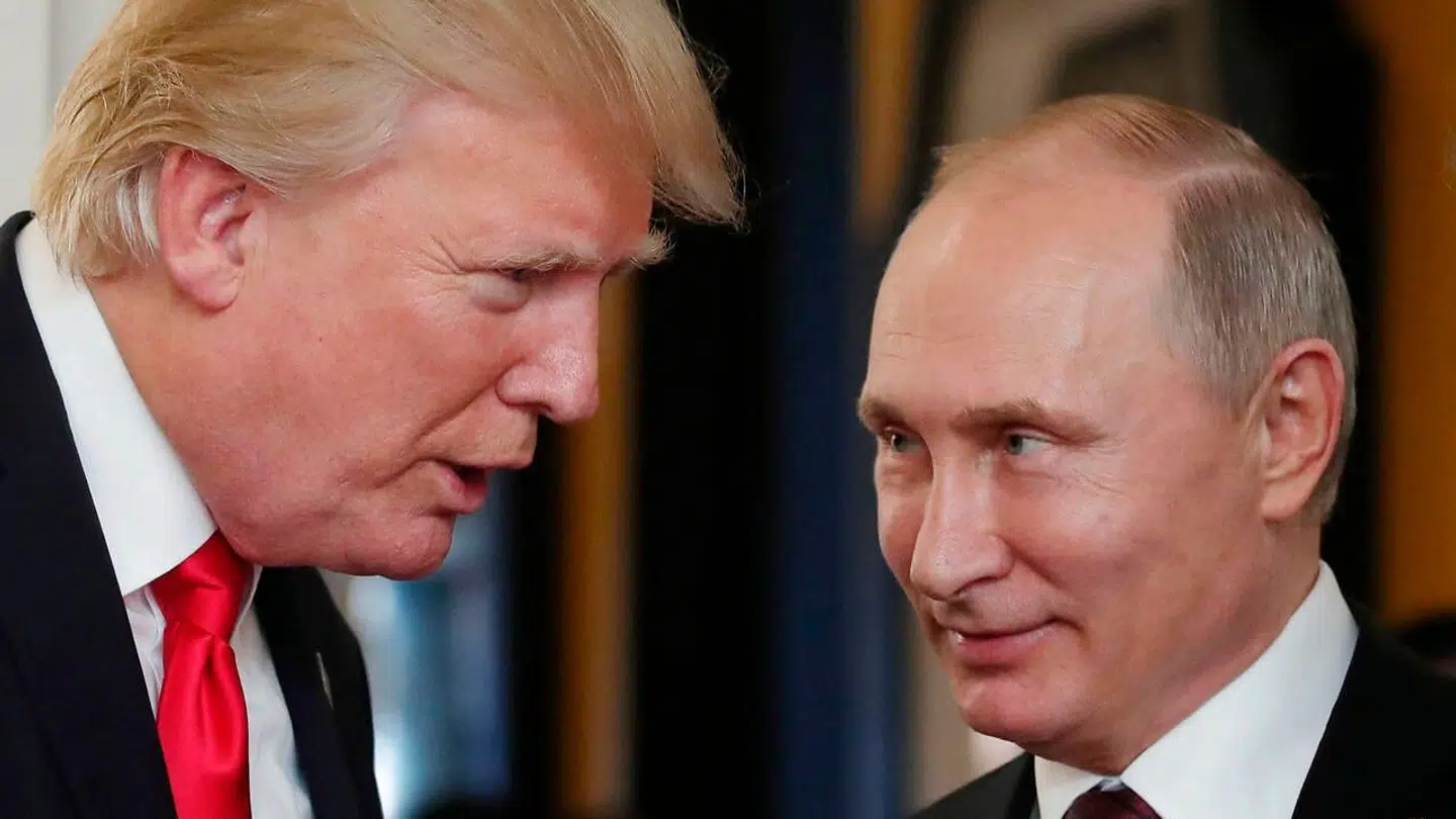 ARKIVFOTO af Donald Trump og Vladimir Putin.
