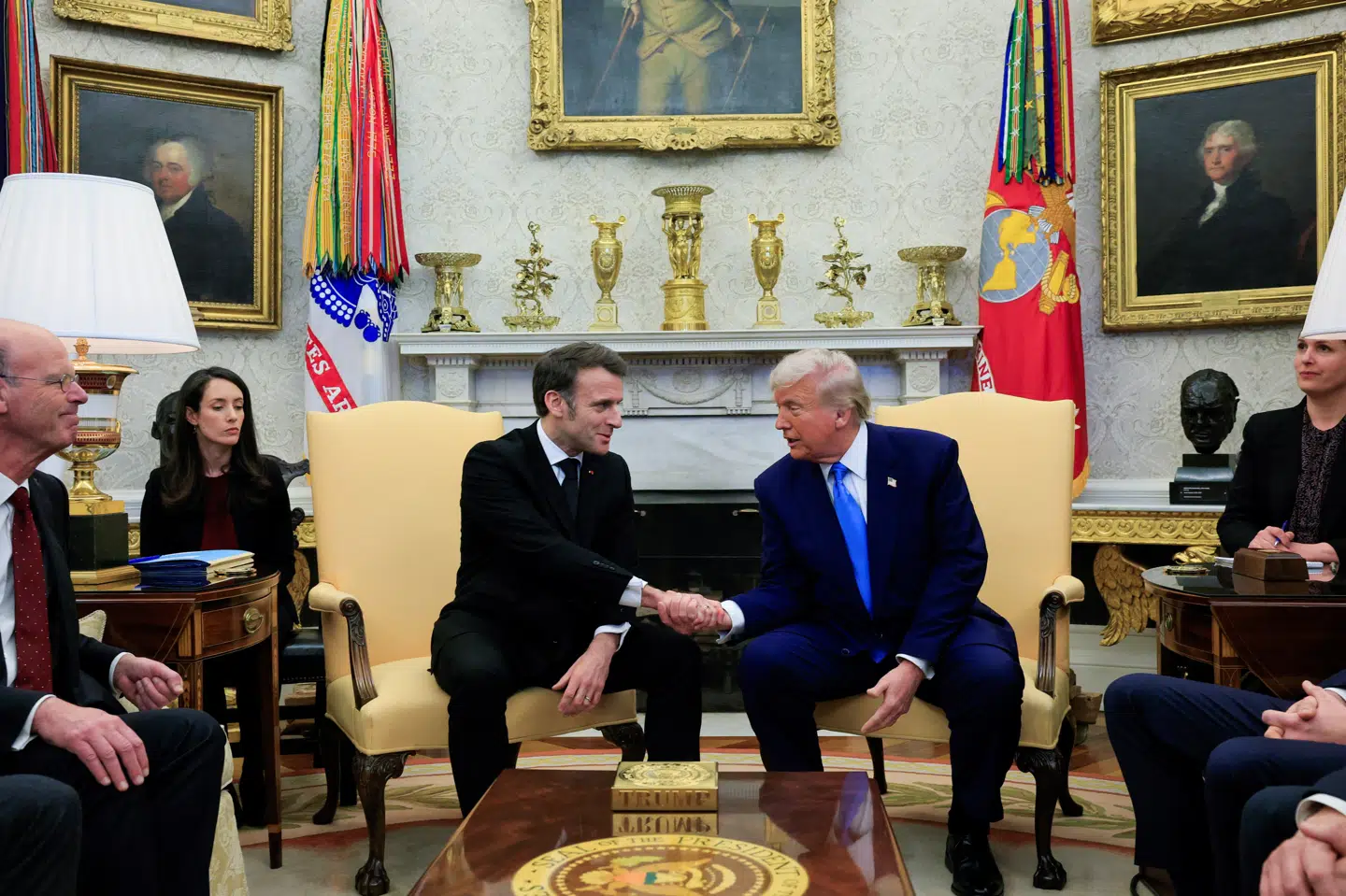 USA's præsident, Donald Trump, har mandag den franske præsident, Emmanuel Macron, på officielt besøg i Det Hvide Hus. Macron er den første europæiske leder, der besøger Trump. På treårsdagen for den russiske invasion af Ukraine er det netop krigen i Ukraine, der er øverst på dagsordenen på mødet mellem de to.