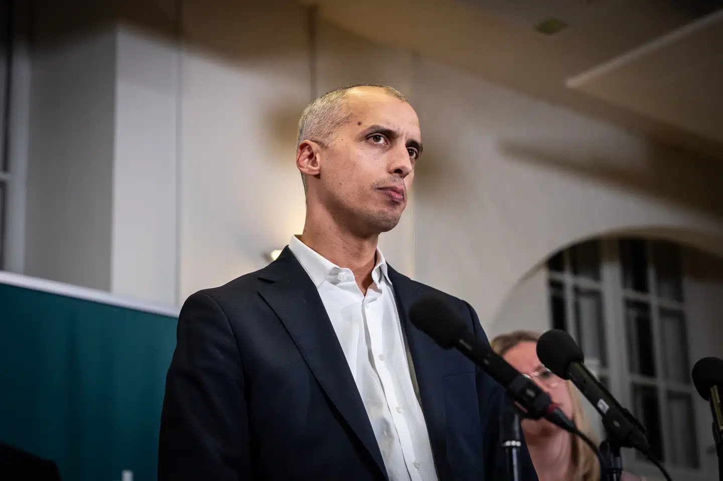 Børne- og undervisningsminister Mattias Tesfaye (S) vil indføre mobilforbud i skoler og fritidshjem, skriver Politiken. (Arkivfoto).