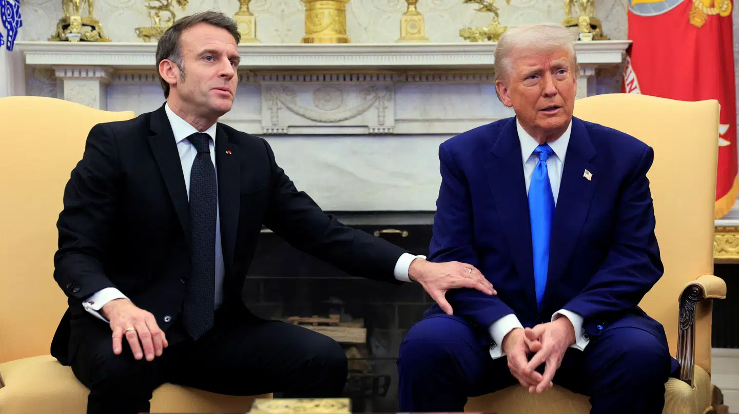 Emmanuel Macron stopper Donald Trump.