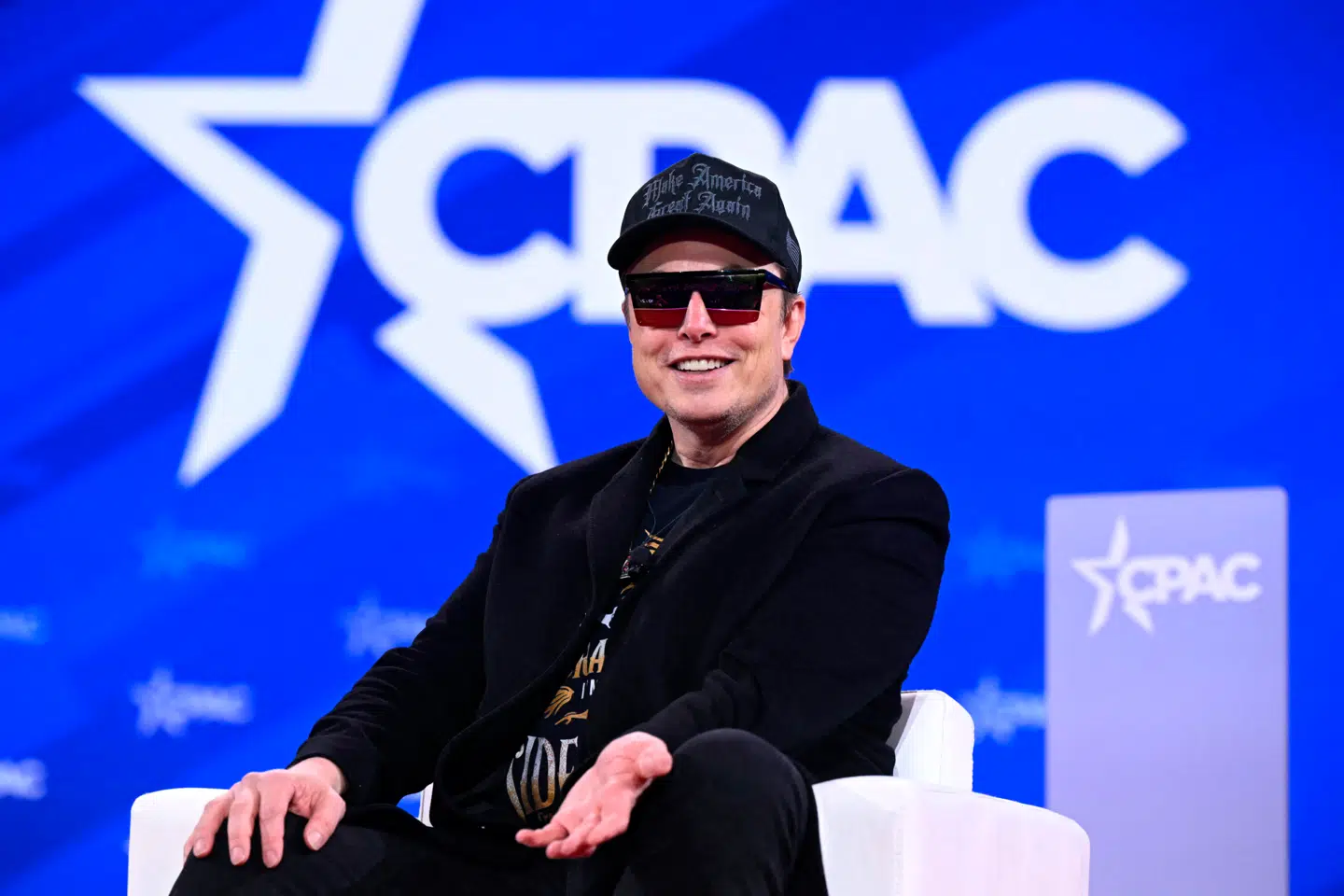 Elon Musk har i den grad skabt forvirring blandt statsansatte i USA. Med en ganske markant besked natten til tirsdag forsøgte han at skære tingene ud i pap.