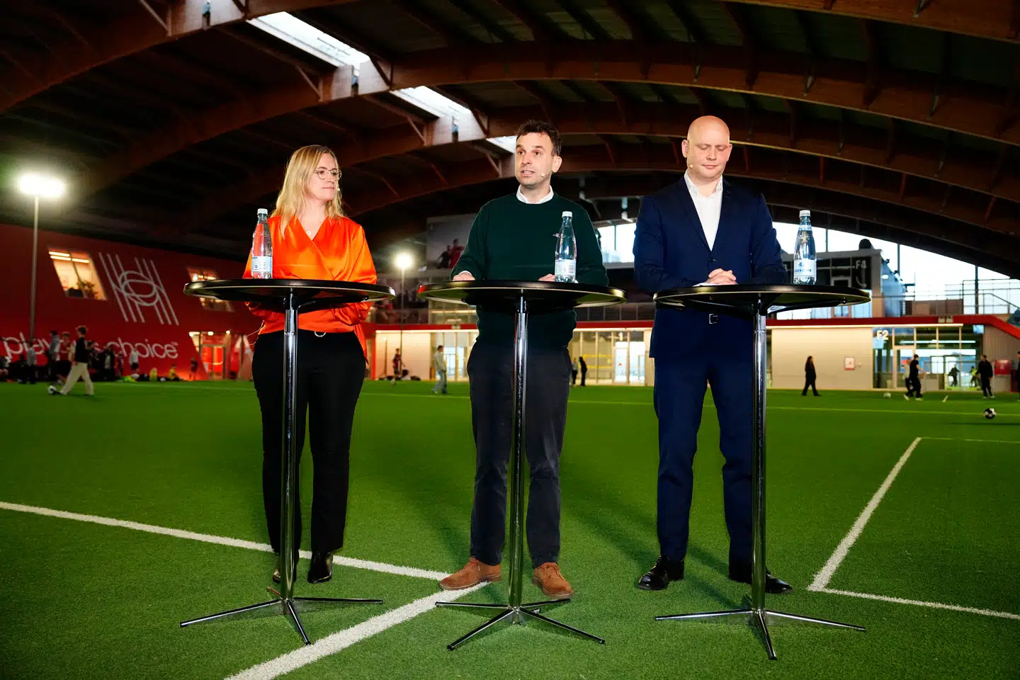 Trivselskommissionens formand, Rasmus Meyer, præsenterer kommissionens afrapportering og anbefalinger på et pressemøde i Hafnia Hallen i København tirsdag den 25. februar 2025.