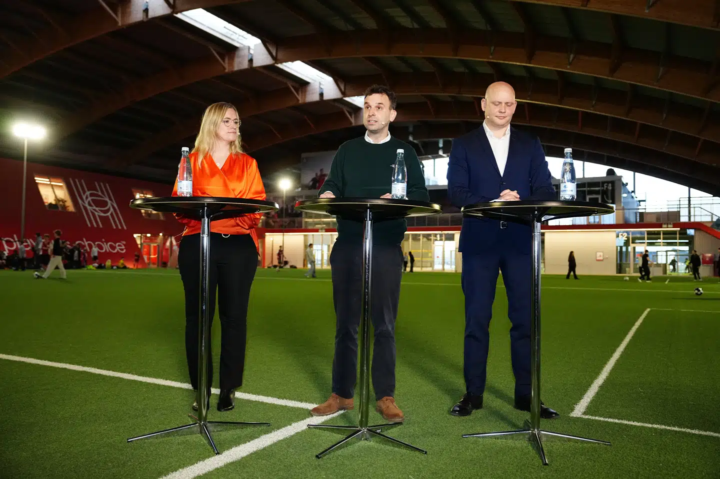 Trivselskommissionens formand, Rasmus Meyer, præsenterer kommissionens afrapportering og anbefalinger på et pressemøde med deltagelse af økonomiminister Stephanie Lose (V) og kulturminister Jakob Engel-Schmidt (M) i Hafnia Hallen i København.