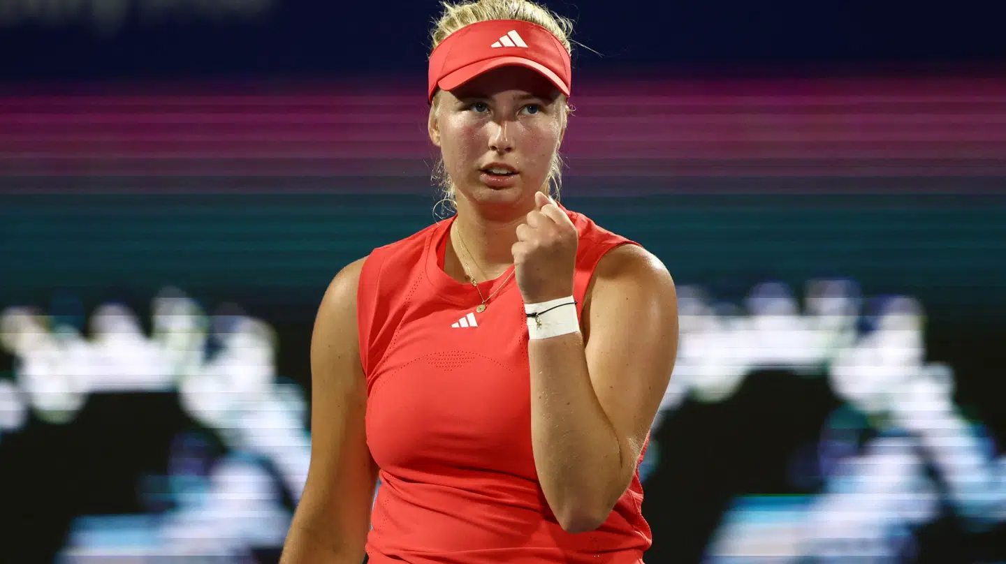 Tennisstjernen Clara Tauson forholder sig til, at hun er kæreste med sin træner.