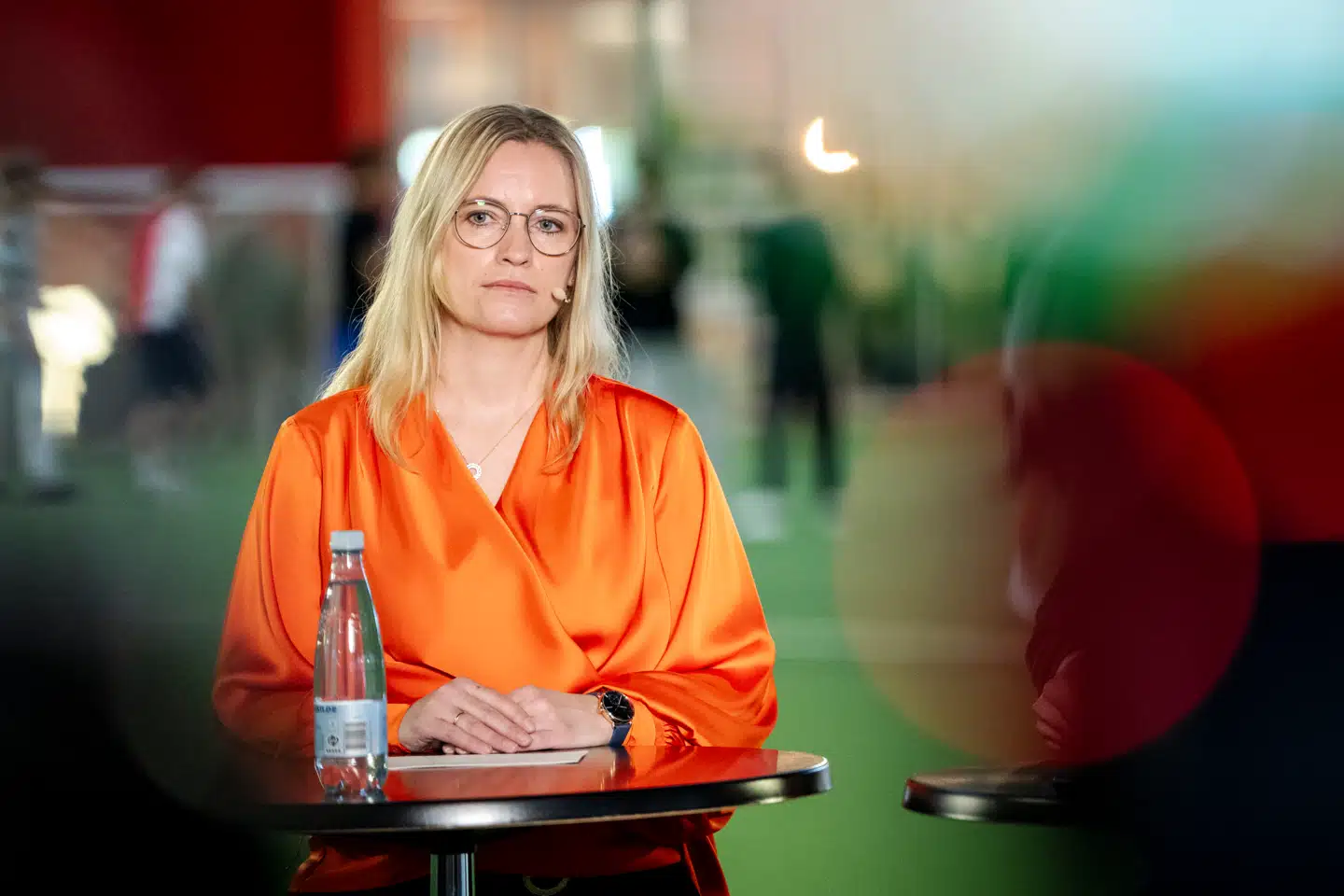 »Det er bemærkelsesværdigt, at der primært peges på problematikker, der ikke koster noget at løse,« skriver dagens kronikører. På billedet ses økonomiminister Stephanie Lose (V) ved trivselskommissionens præsentation tirsdag.