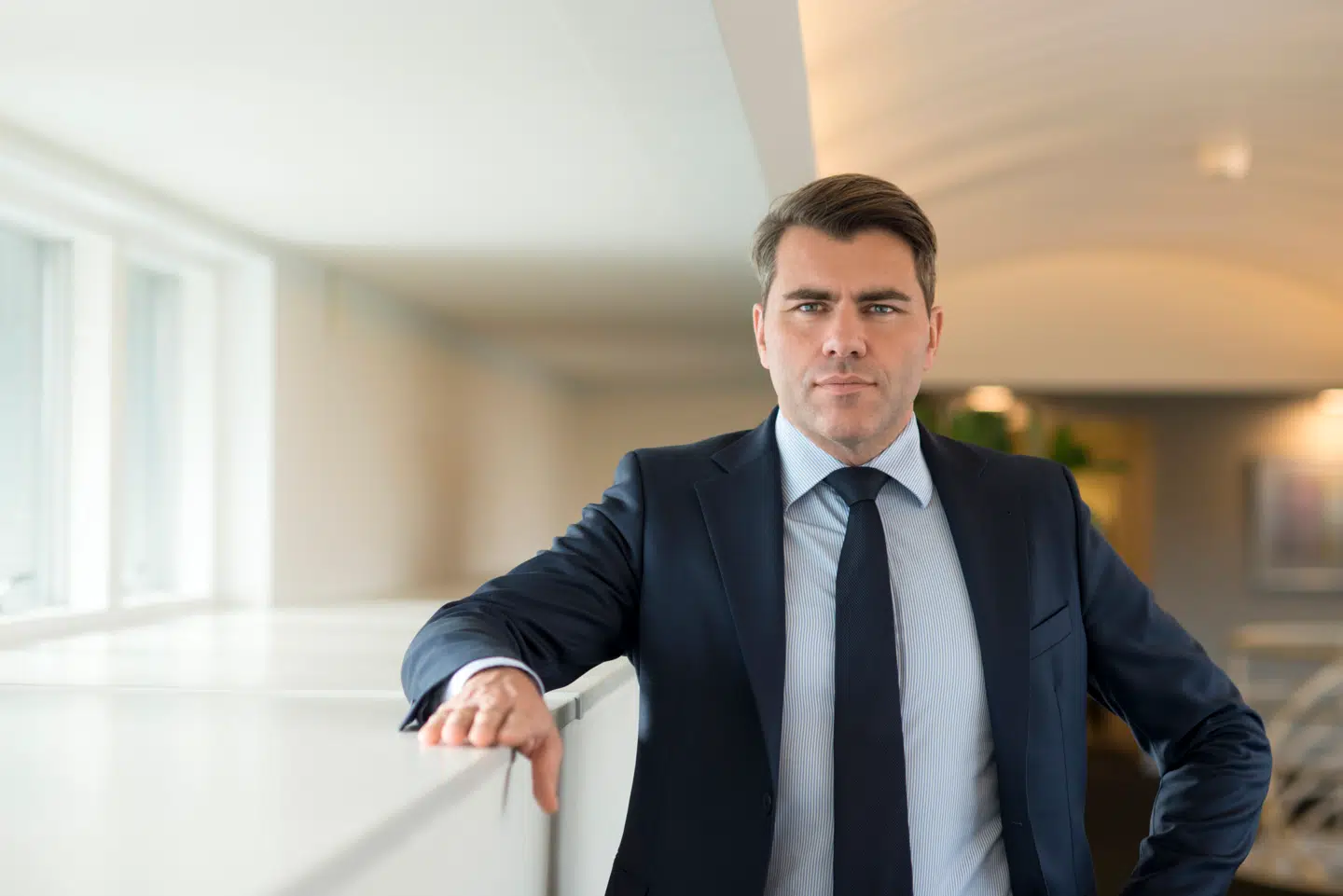 Carsten Grøhn var i en årrække chef i pensionskassen Pensam, men blev i sommeren 2022 hyret til at stå i spidsen for kapitalfonden CSC. To år senere var han dog ude igen. Nu viser det sig, at de ansatte var stærkt utilfredse med, at Grøhn havde hyret sin ægtefælle.