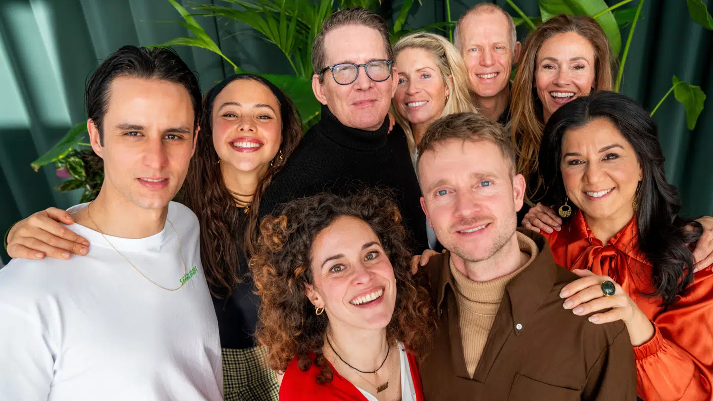 Thomas Bo Larsen med de andre deltagere i 'Shaolin'.