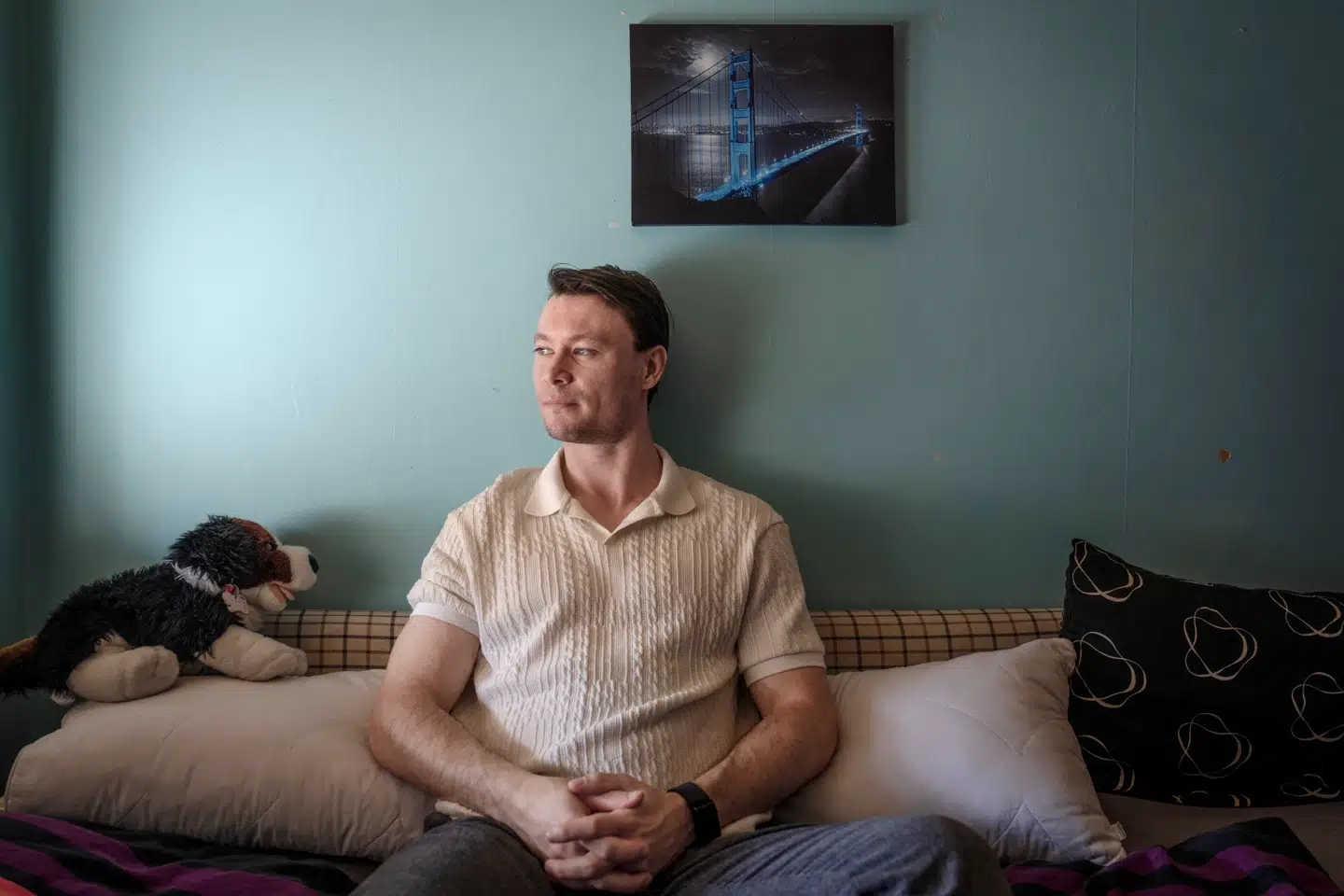 Frederik Schou-Nielsen er 29 år og boede hjemme hos sine forældre, indtil han var 27 år. I samme periode repræsenterede han Danmark ved OL og VM i atletik. Sporten var en af årsagerne til, at han valgte at blive i sit barndomshjem så længe. Det havde flere fordele, fortæller han.