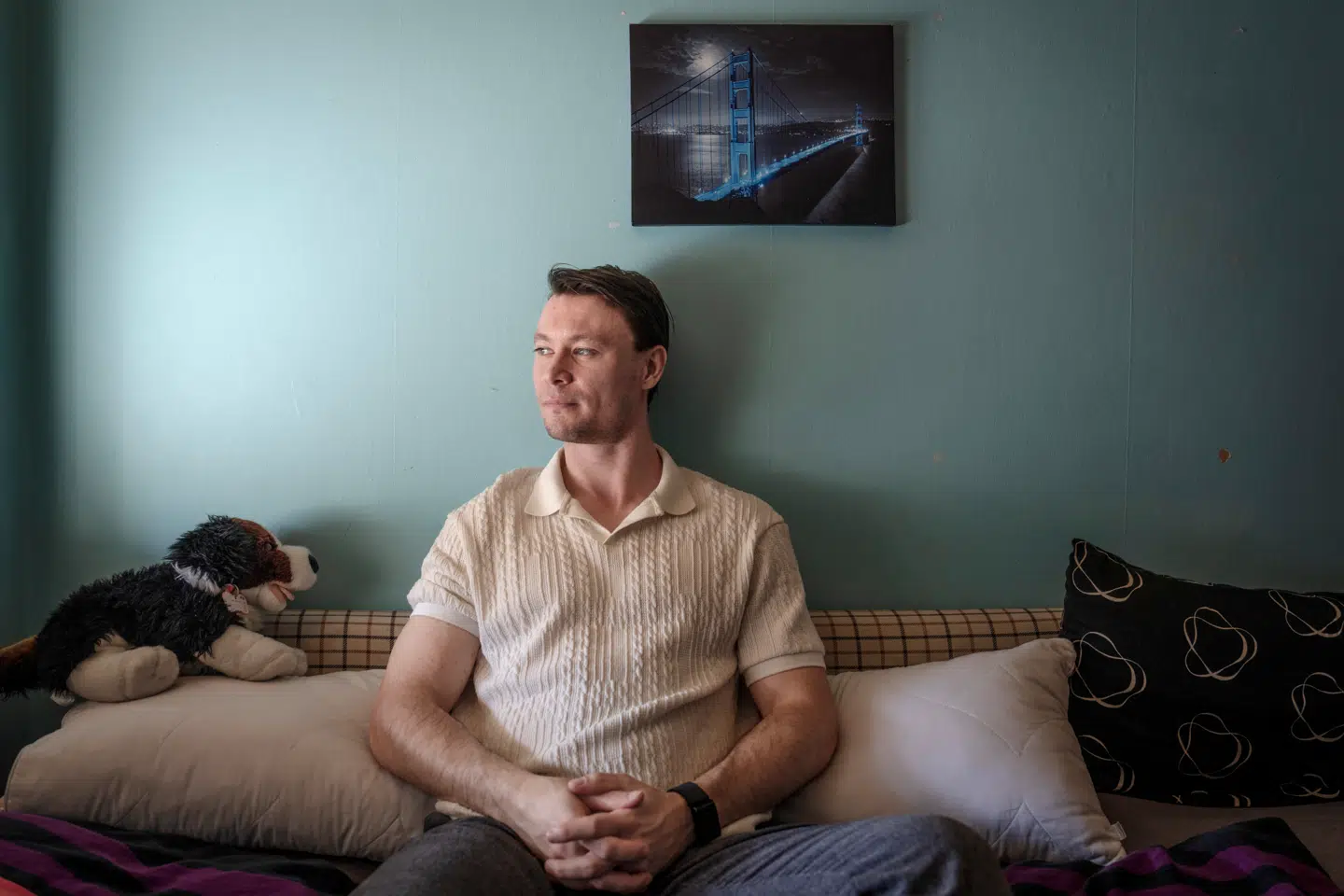 Frederik Schou-Nielsen er 29 år og boede hjemme hos sine forældre, indtil han var 27 år. I samme periode repræsenterede han Danmark ved OL og VM i atletik. Sporten var en af årsagerne til, at han valgte at blive i sit barndomshjem så længe. Det havde flere fordele, fortæller han.