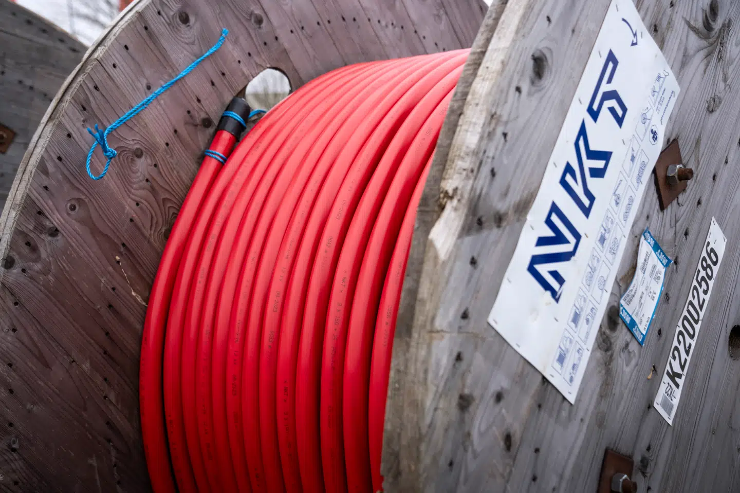 Kabeltromler fra NKT ved et byggeri i Tilst ved Aarhus 27. februar 2024. NKT, der oprindelig hed Nordiske Kabel- og Traadfabriker, har specialiseret sig inden for energikabler. Selskabet blev grundlagt i 1891.