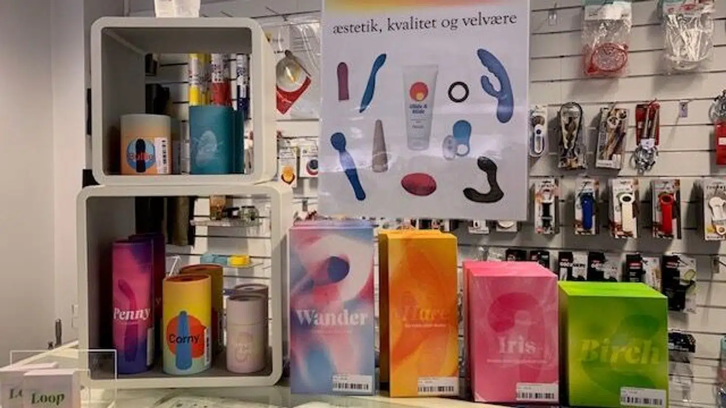 Man har bevidst valgt en bestemt placering af sexlegetøjet fra Peech i Seniorshops butik i Søborg.